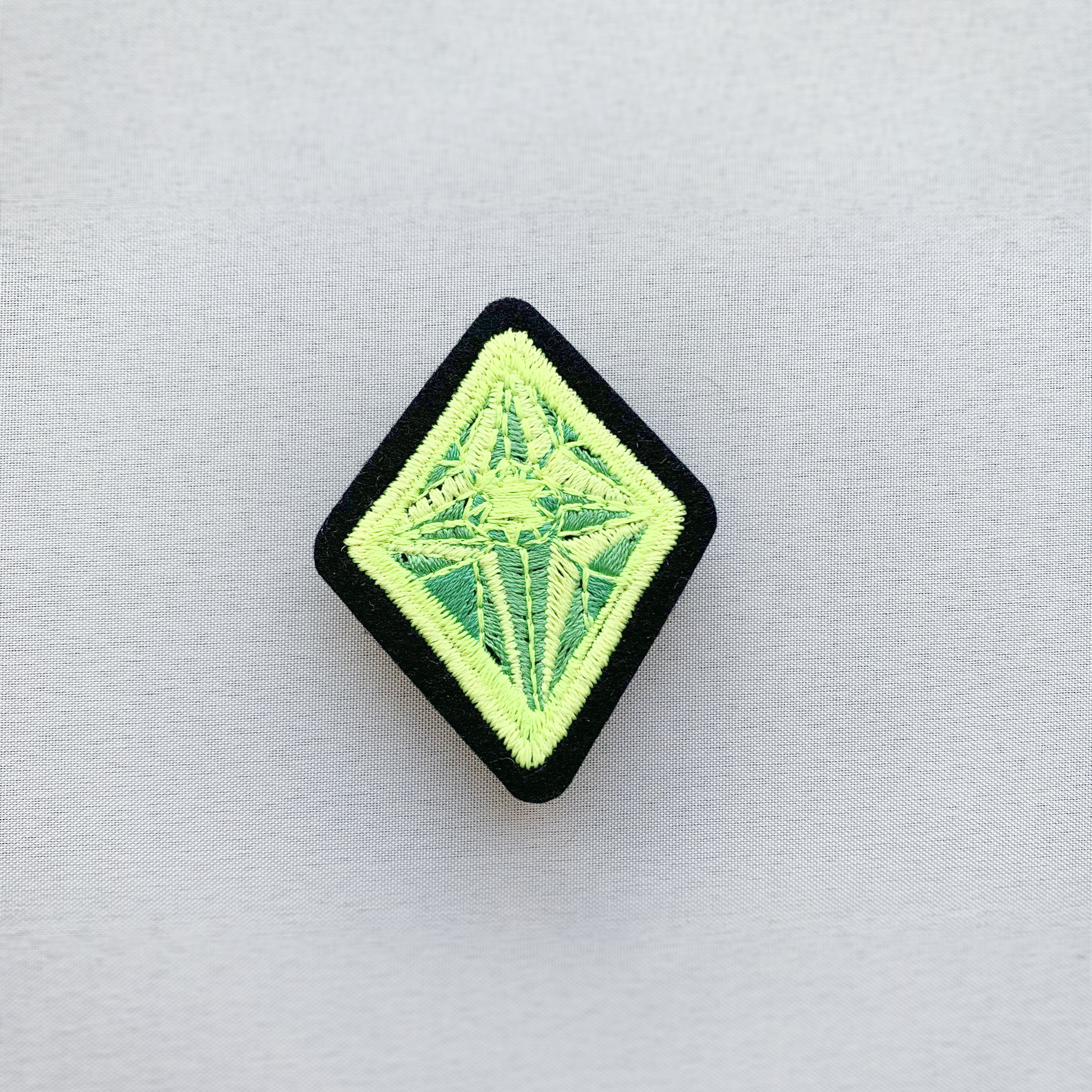 刺繍ブローチ  (br-175）5色