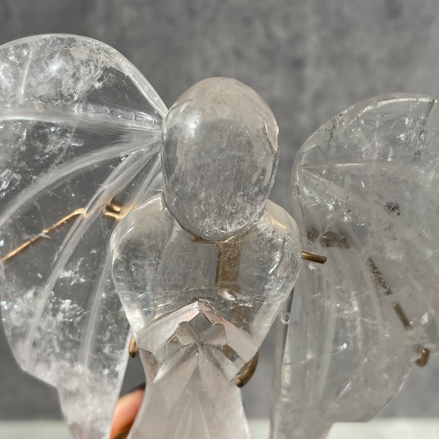 ブラジル・ゴイーア州 クリスタリーナ産 クリアクォーツ エンジェル 彫刻｜スタンド付き