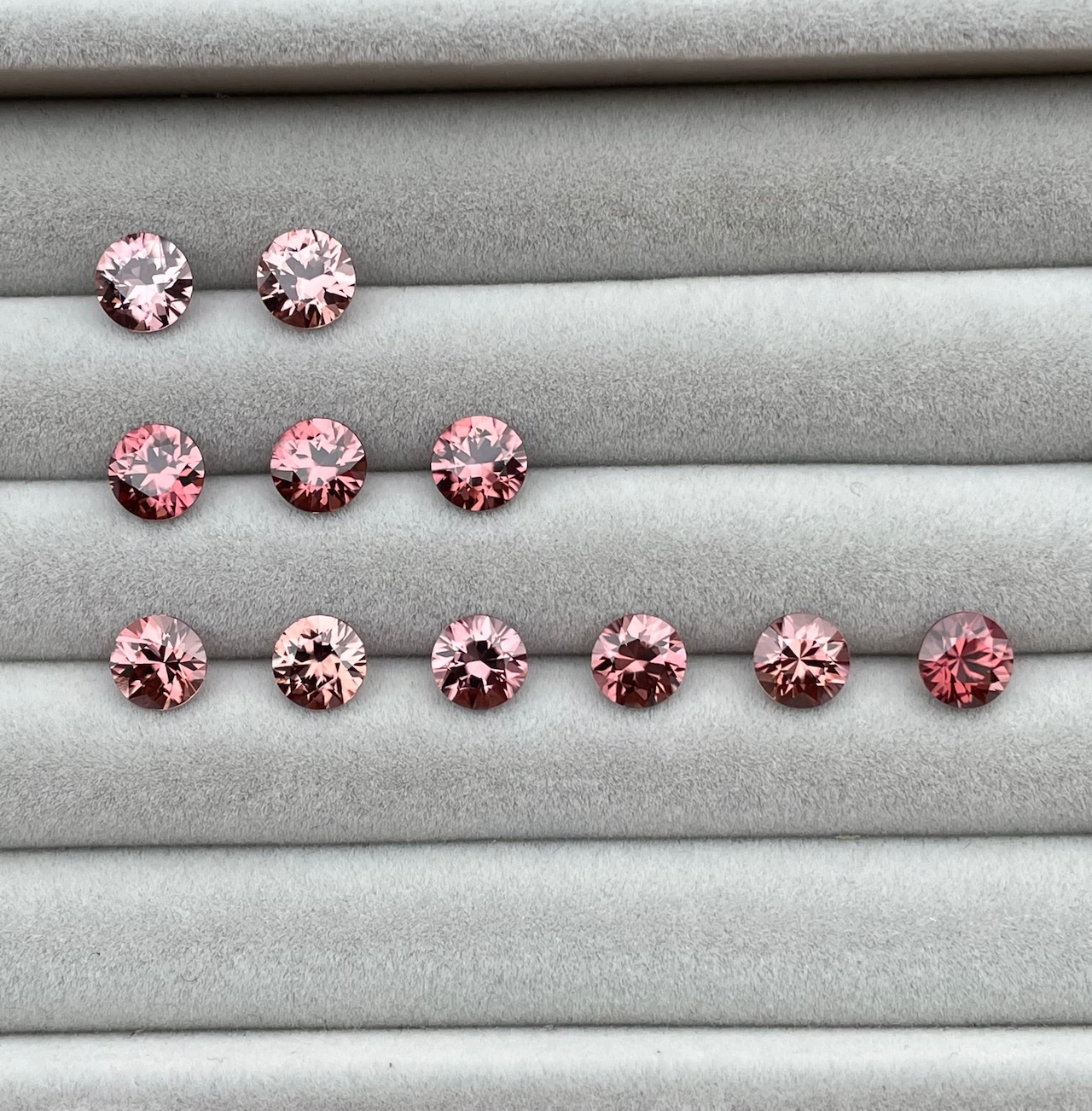 ダイヤモンドカット ブラウニッシュピンクジルコン 7.0mm - タンザニア産