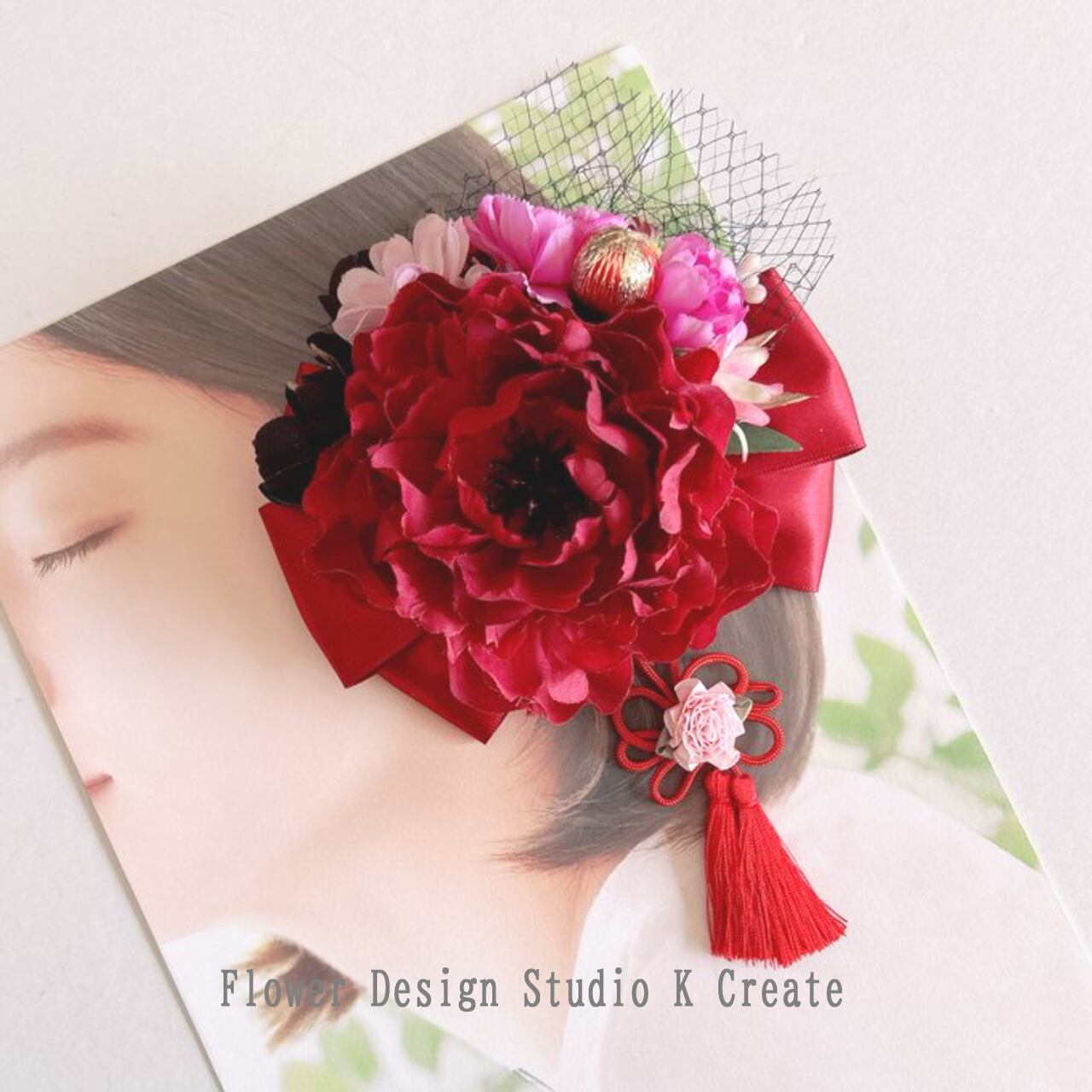 赤いピオニーとリボンのヘアクリップ 着物 髪飾り 和装 入学式 卒業式 袴 タッセル チ七五三 振袖