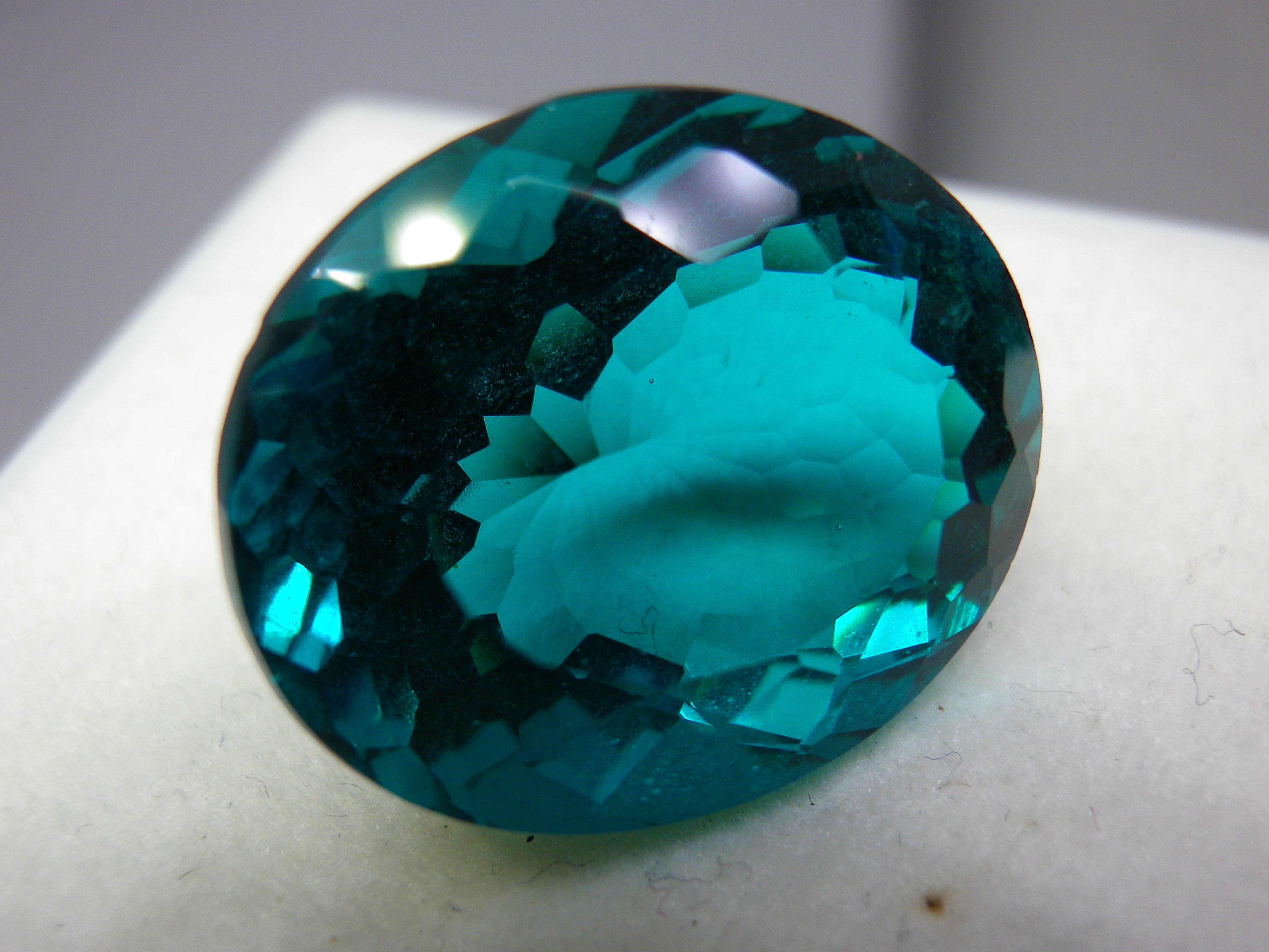 シンセティックトルマリン パライバカラー1 9 . 0 0 ct タイ産 #4415