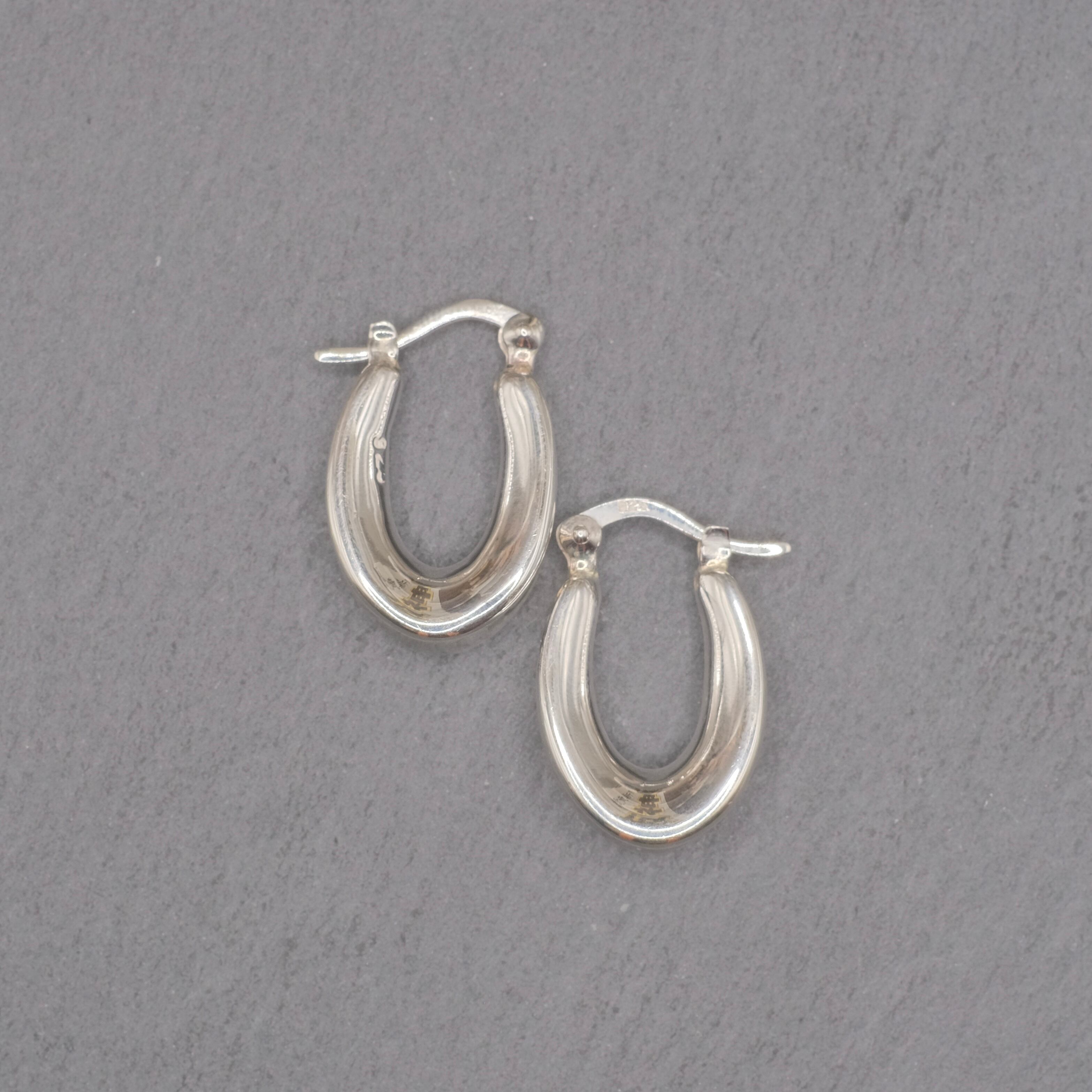 シルバー925 歪オーバルフープピアス/軽研磨仕上げ/両耳