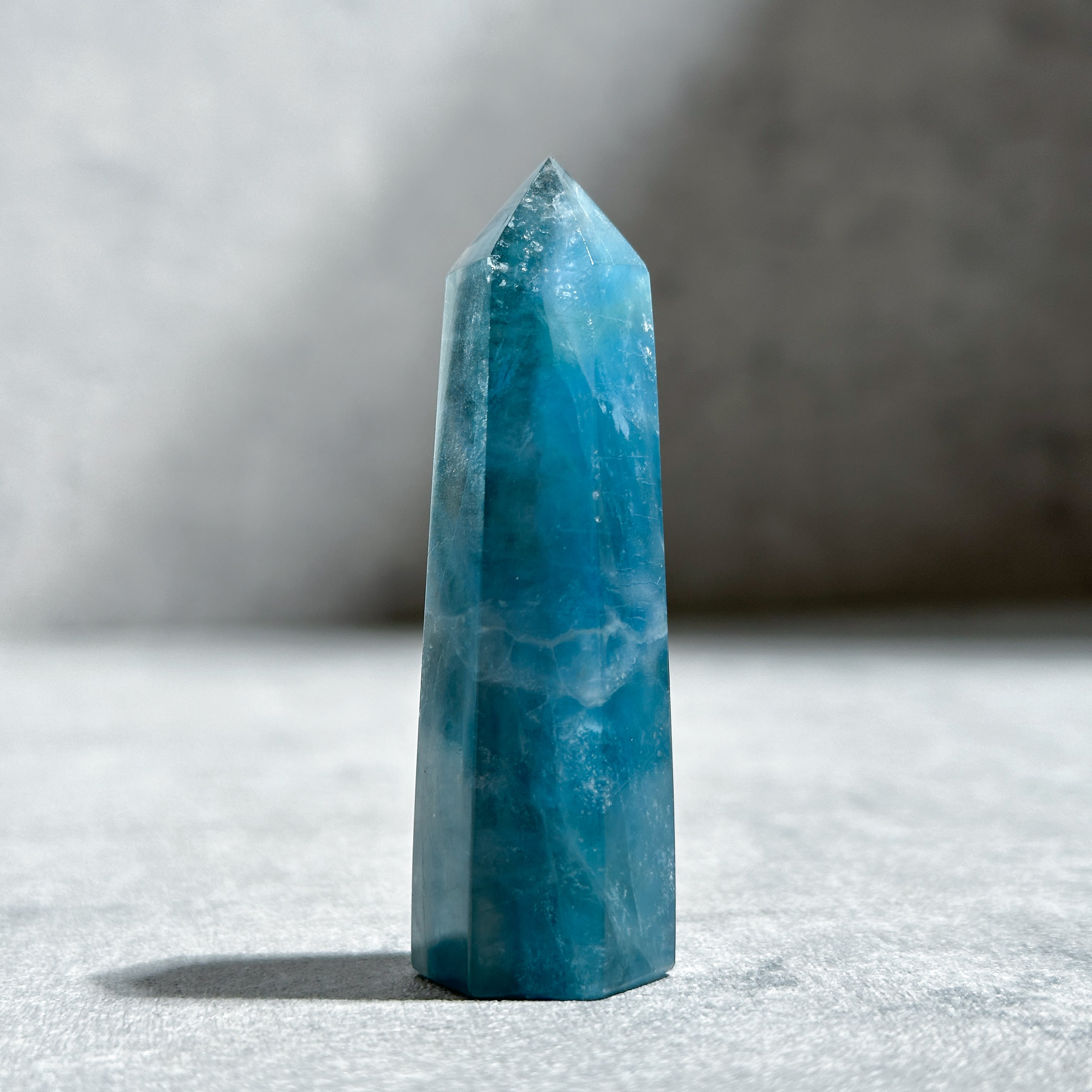 ブルー、グリーンフローライト タワー型84◇ Rainbow Fluorite