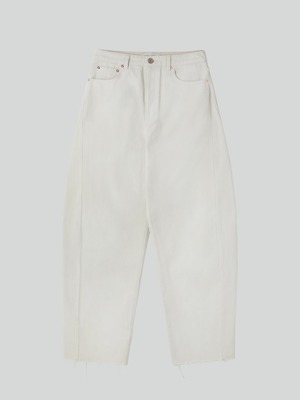 [RECTO][WOMEN] PAINTED DETAIL CURVED DENIM PANTS (ECRU) 正規品 韓国ブランド 韓国通販 韓国代行 韓国ファッション レクト 日本 店舗