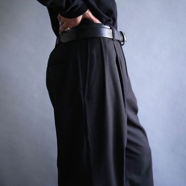 2-tuck tapered silhouette black wide slacks