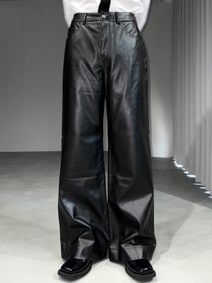 fake leather wide pants / black