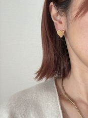 ハートプレートピアス