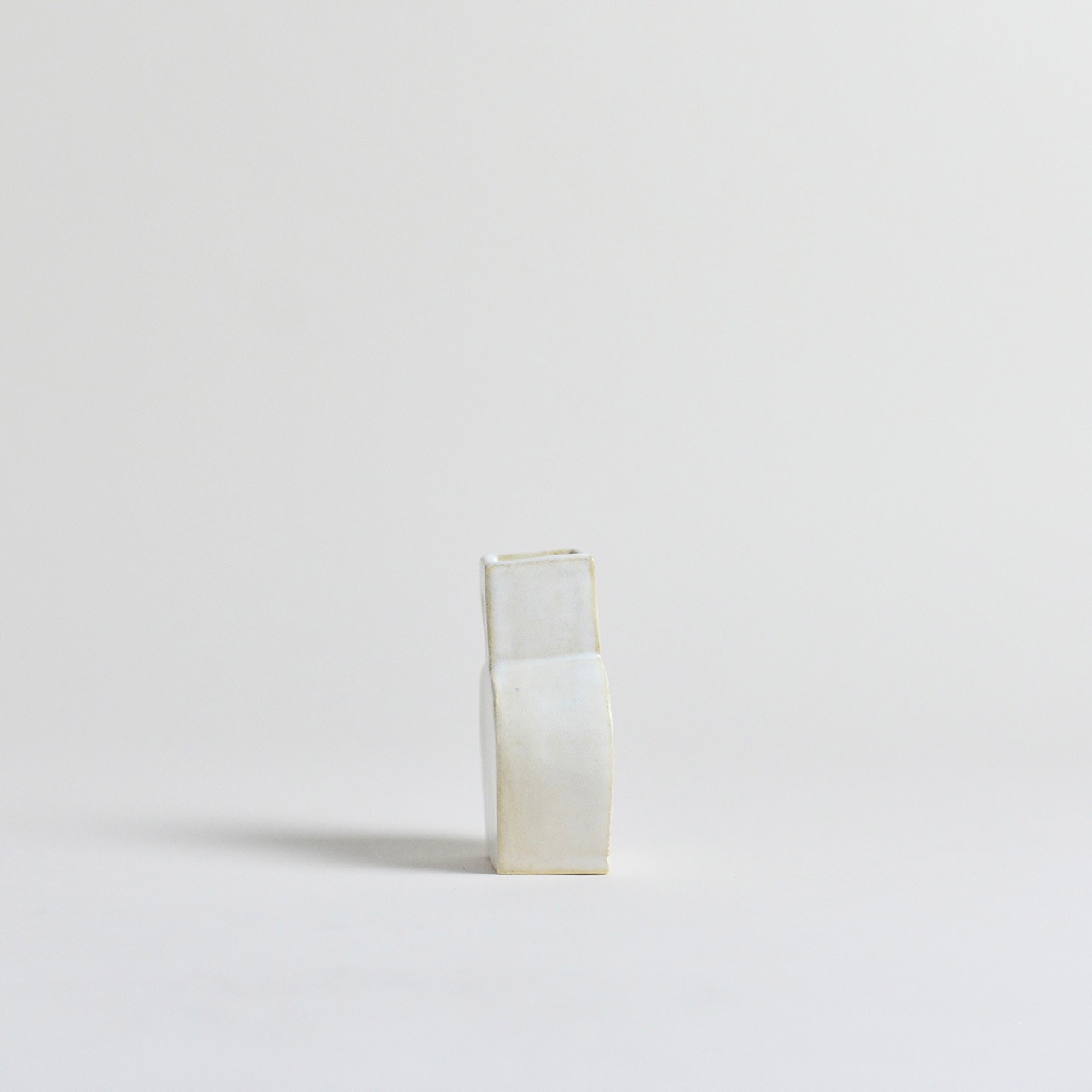 OluNoA / フラワーベース 【I】〈 陶器 / 花瓶 / 花器 / 花 / ドライフラワー / オブジェ 〉