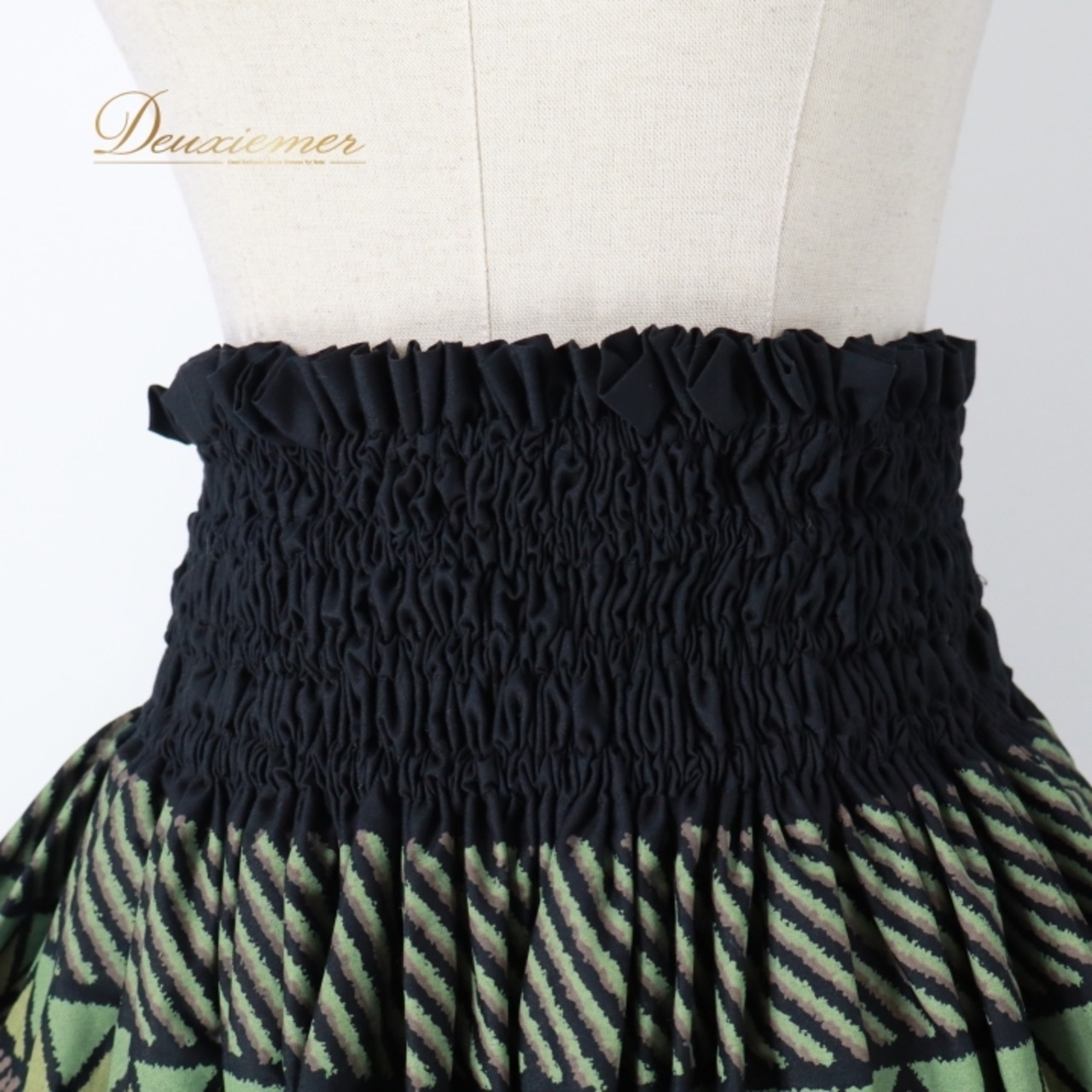 フラダンス 衣装 パウスカート ブラック系 カヒコ柄 ハワイアンプリント アロハ フラ ダンス レッスン 練習 シングル スカート フレア 軽やか 華やか かわいい おしゃれ 上品 大人っぽい ブラウン系 カーキ系 黒 茶 緑 フラダンス衣装 おしゃれスカート ダンス用スカート 黒系カヒコ柄 パーティー衣装 上品大人 フレアシルエット かわいいデザイン ハワイアンスカート レディーススカート