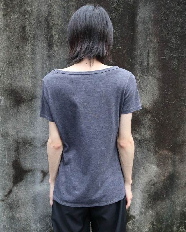 v neck graphic design t-shirt