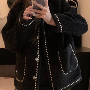 【送料無料】 アウター ショートコート ジャケット 羽織り ショート ショート丈 袖あり 長袖 Vネック フレア Aライン ポケット 厚手生地 かわいい 大人可愛い 綺麗 シンプル カジュアル 大人 おしゃれ お洒落 大人女子 こなれ感 コンサバ 定番アイテム 体型カバー 無地 冬 30代 40代 レディース 女性用 ママ ママ服 OL 通勤 デート お出かけ 女子会 お呼ばれ お茶会 授業参観 休日 アウトドア 着回し 普段使い 韓国 韓国系 ファッション 楽ちん 暖かい オーバーシルエット ブラック