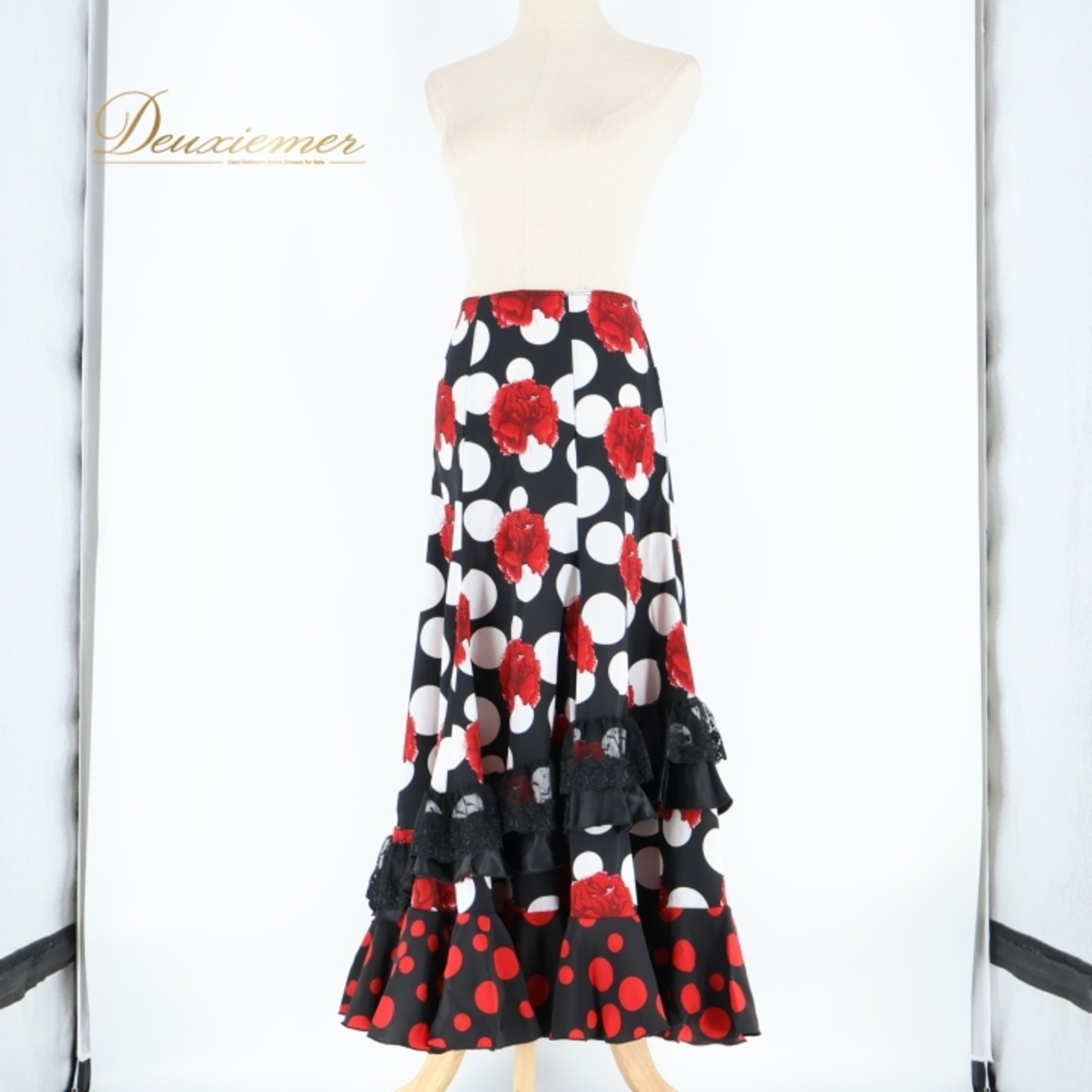 フラメンコ 衣装 ソニアジョーンズ SONIA JOHNES ファルダ スカート ボランテ フリル 薔薇 花柄 ドット 水玉 豪華 ダンス パーティ 発表会 赤 黒 白 ブラック系 レッド系 ホワイト系 フラメンコスカート 薔薇柄 ボランテフリル おしゃれ レディース ダンス衣装 パーティー用 大人用 Sサイズ ブラックドット 赤バラ エレガント