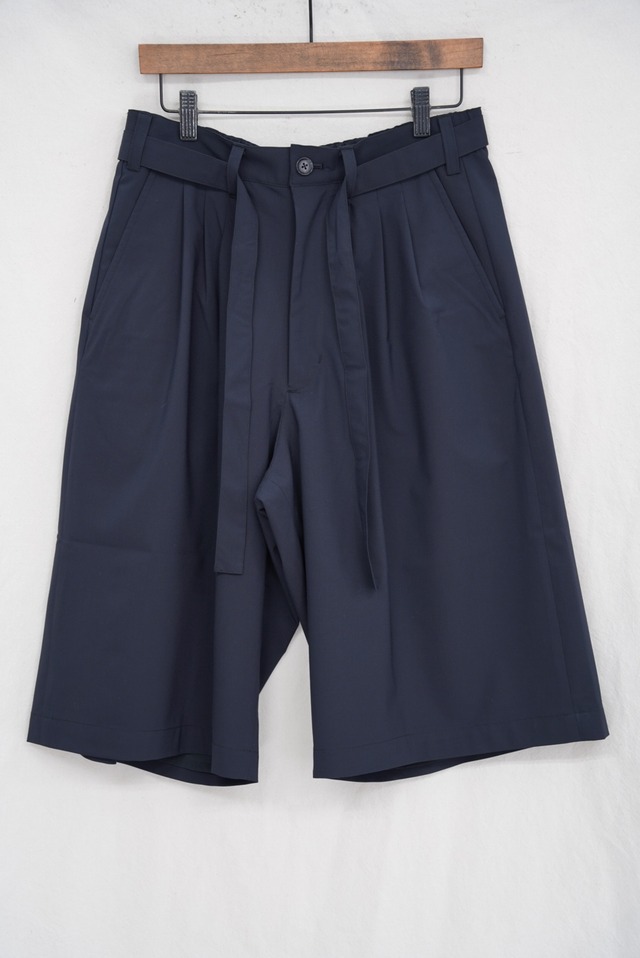 ESSAY / 3TUCKED CROP SHORTS (DARK NAVY)