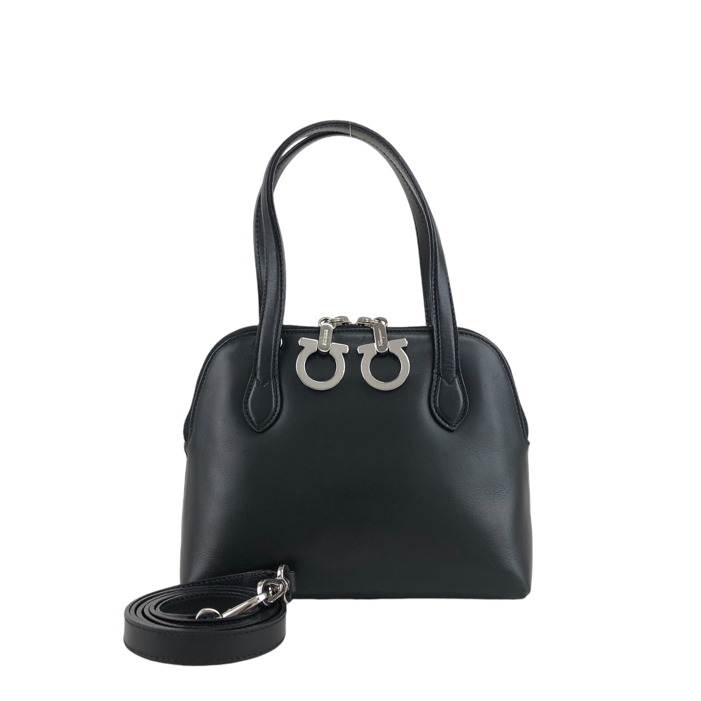 ***様 Salvatore Ferragamo 黒 レザー ショルダーバッグ Salvatore Ferragamo サルヴァトーレ フェラガモ ショルダーバッグ