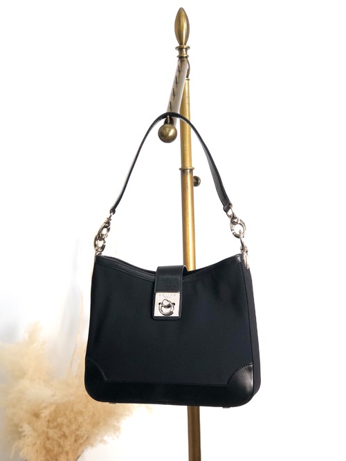 CELINE セリーヌ ショルダーバッグ ブラック ガンチーニ レザー セミショルダーバッグ vintage ヴィンテージ オールド 4cxdup