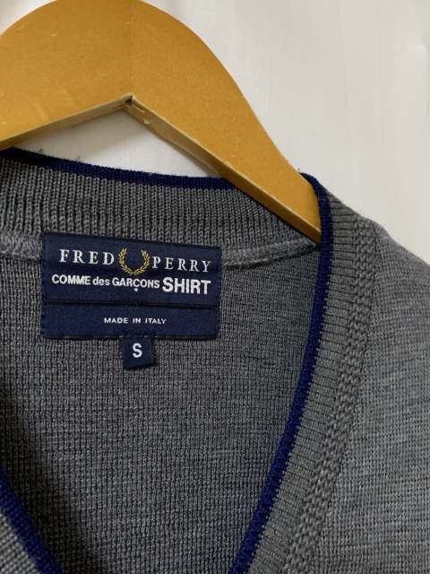 Bi-Color Knitting Design V-Neck Sweater "COMME des GARÇONS SHIRT × FRED PERRY"