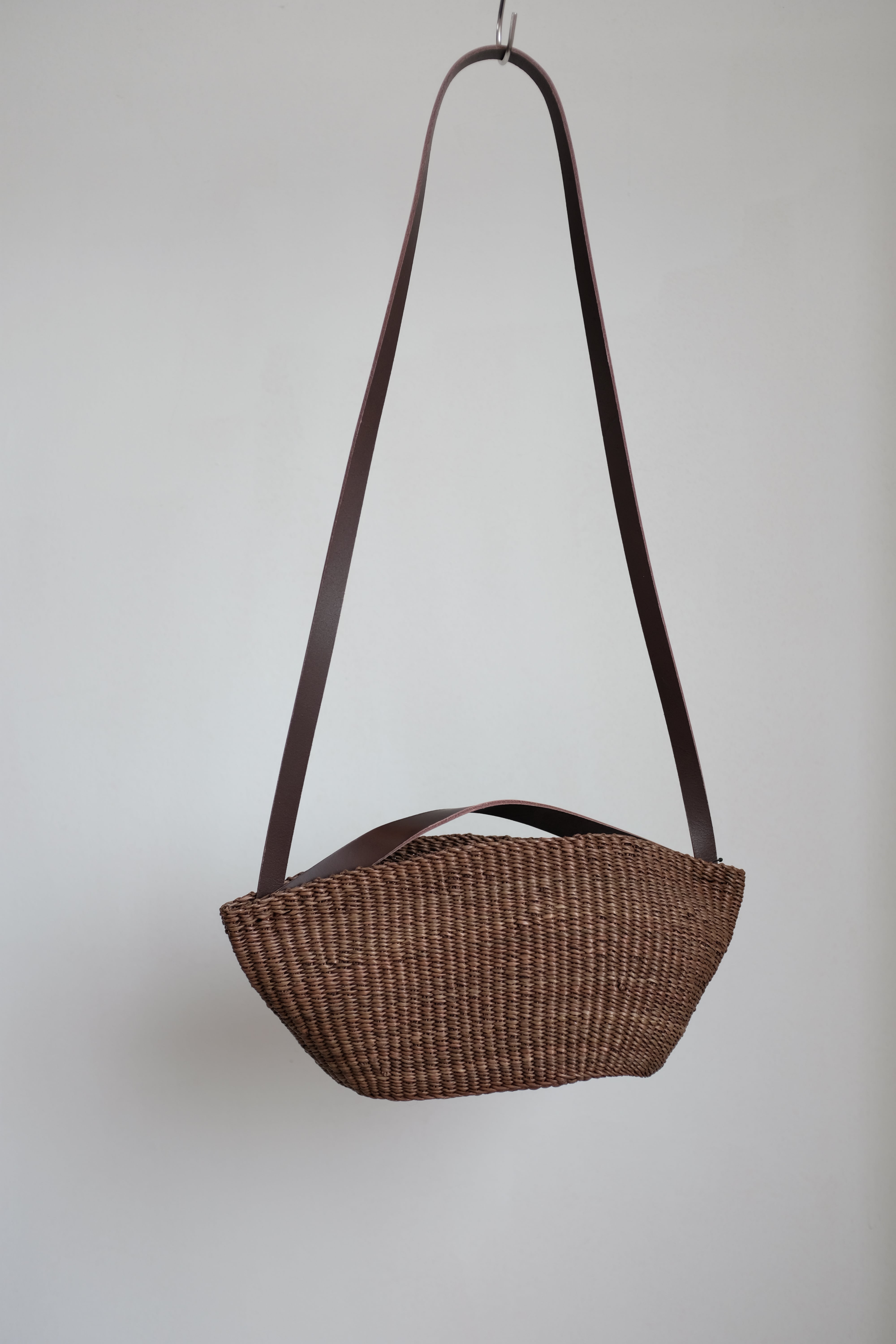 a*.様 INES BRESSAND Walnut Crossbody Bag セール】INES BRESSAND MEDIUME WALNUT ショルダーバッグ（かごバッグ