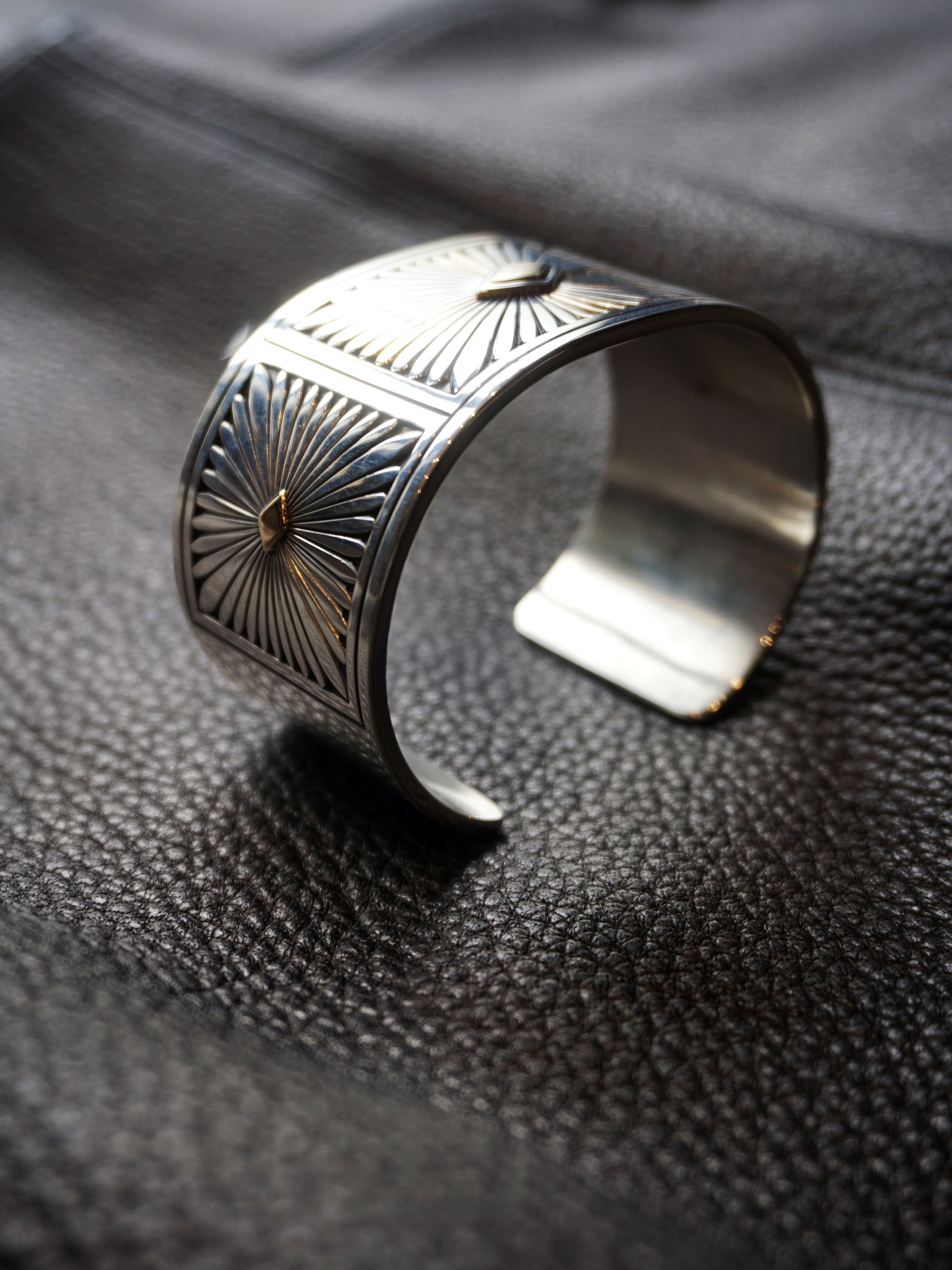 Geneva Ramone Triangle Bangle (大) | RAT STYLE