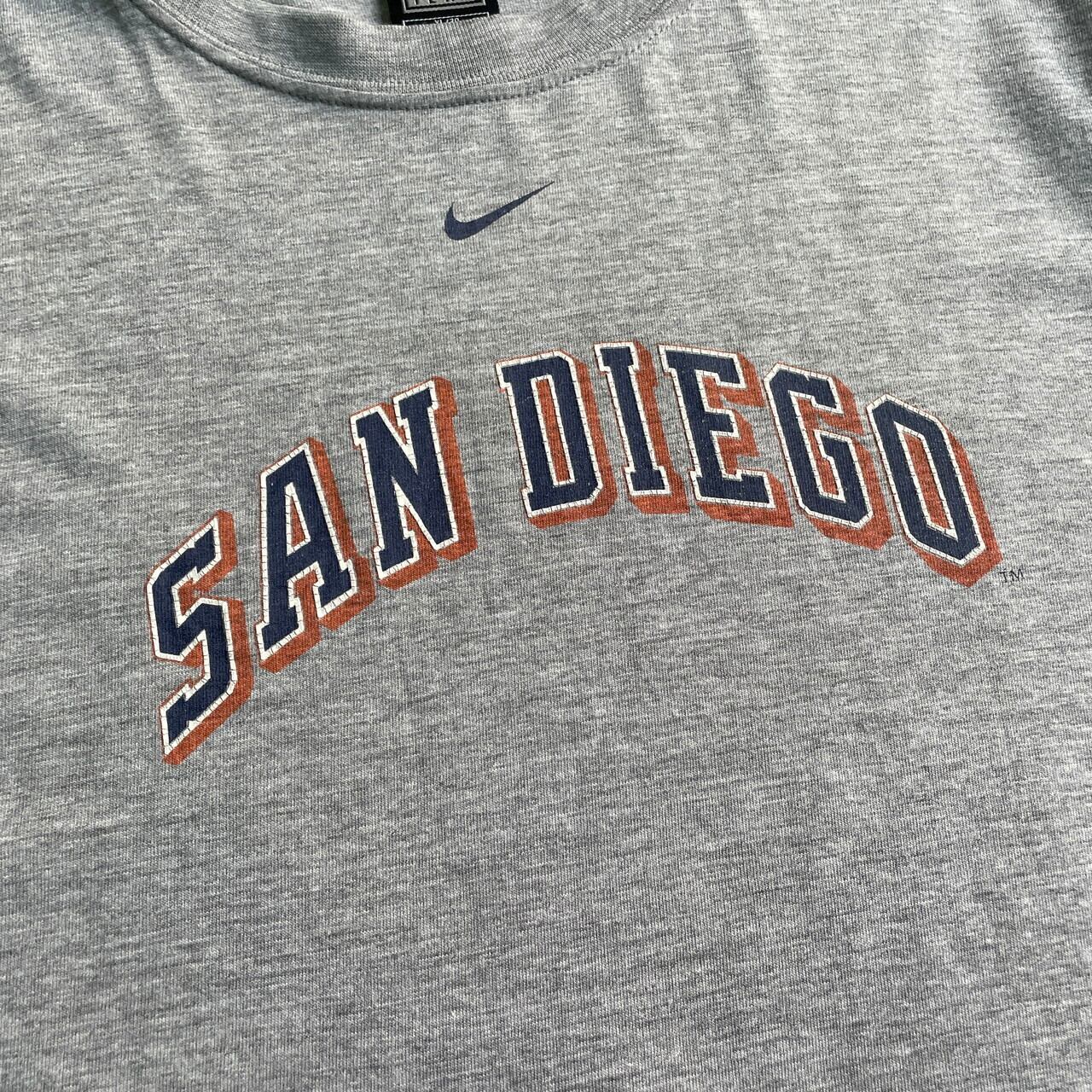 00年代 NIKE TEAM ナイキ SAN DIEGO PADRES チームロゴ 両面プリント Tシャツ メンズM-L相当 古着 00s  ヴィンテージ ビンテージ メジャー 野球 Y2K センターロゴ スモールスウォッシュ バックプリント ライトグレー  灰色【Tシャツ】【FSS2308-50a】 ...