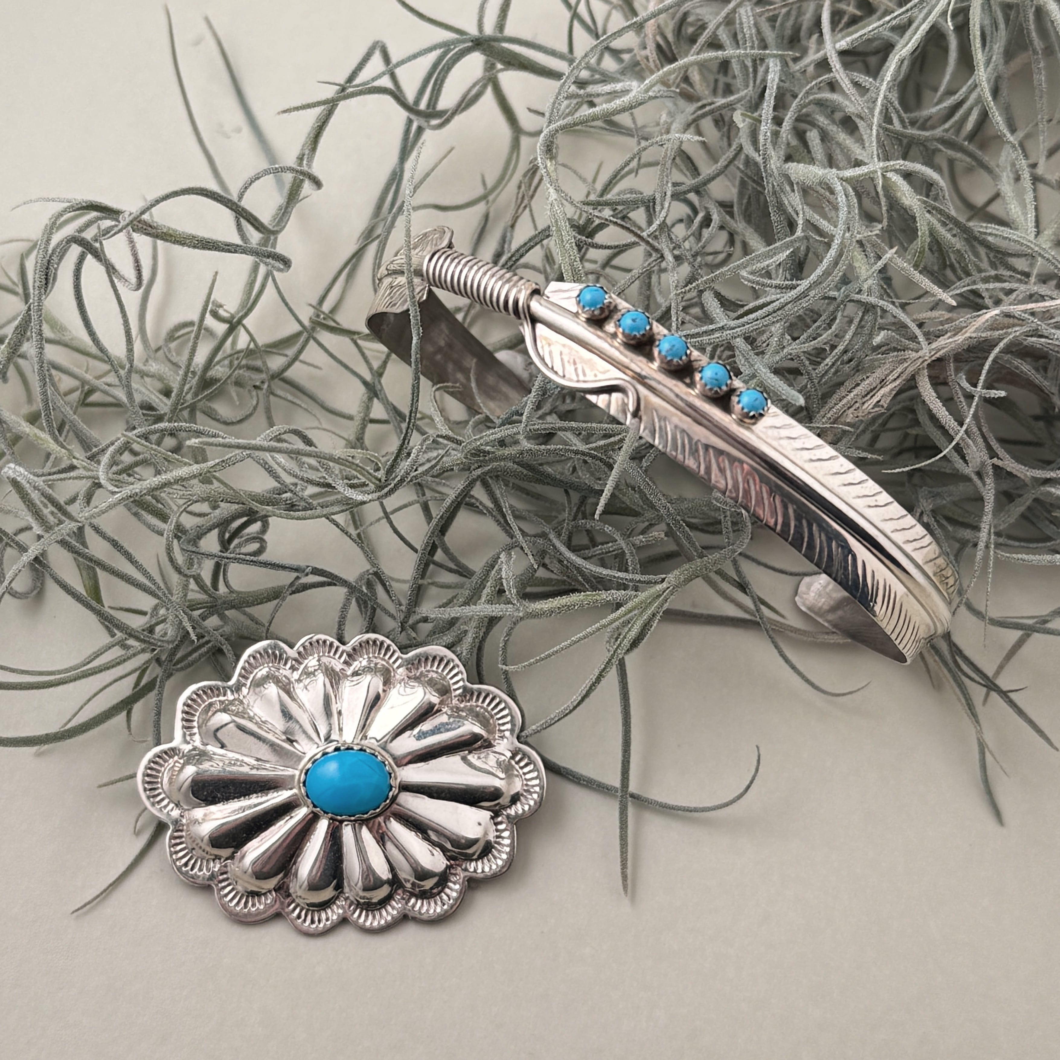 Indian jewelry フェザー ターコイズ バングル Indian Jewerly》スリム フェザーデザイン ターコイズバングル 羽 鳥