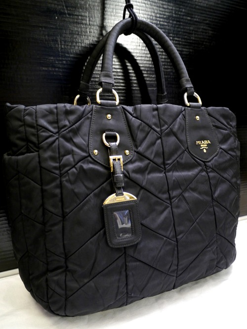 レア◆PRADA プラダ A4対応 ビジネス可 キルティングデザイン ナイロン トート ハンド バッグ 黒x金◆ 使い勝手抜群の希少なトートモデル♪