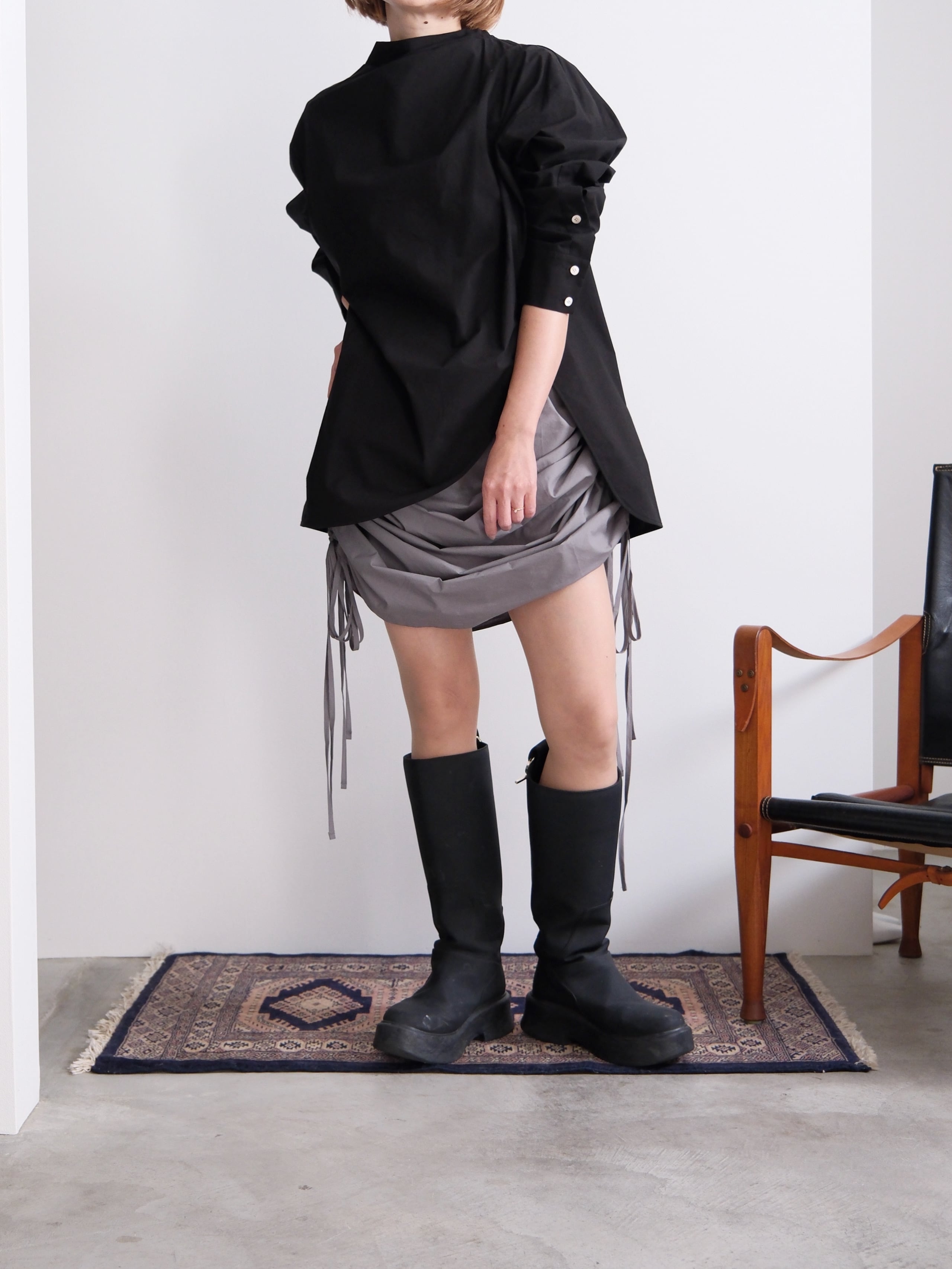 JUN MIKAMI】Vネックシャツ rroomm women's exclusive/NAVY ○ | TOLMA.