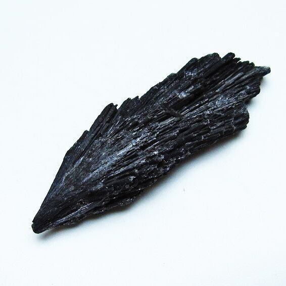 ブラック カイヤナイト 原石 一点物 171-7587