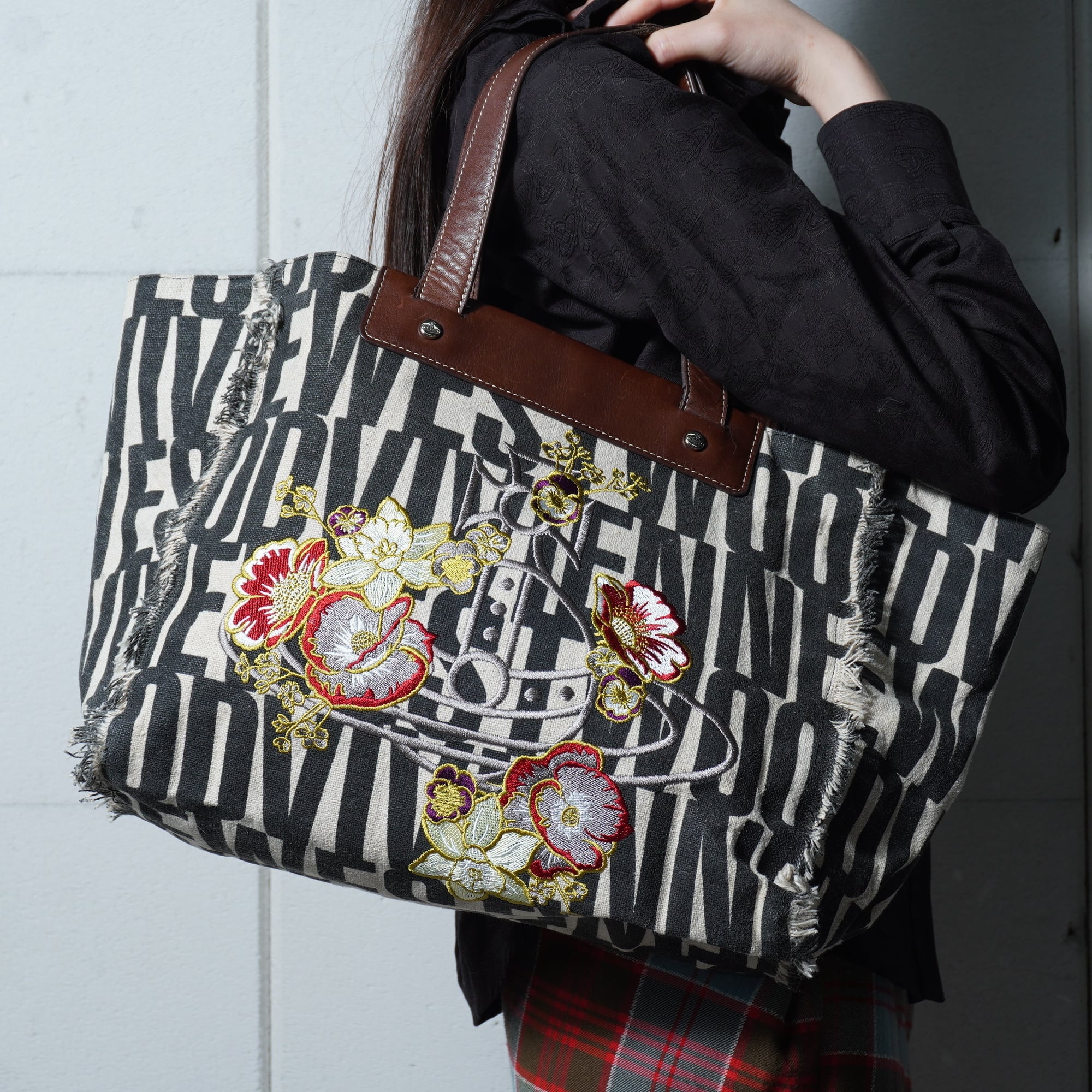 ヴィヴィアン ウエストウッド トートバッグ ハンドバッグ オーブ ロゴ 花柄 Vivienne Westwood】ヴィヴィアンウエストウッド フラワーオーブ刺繍