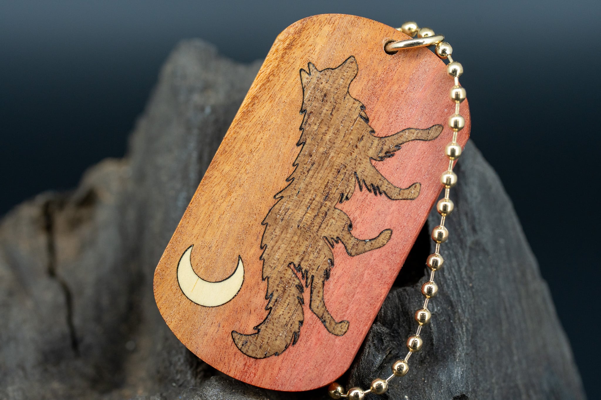 【桃色の象牙肌】ピンクアイボリー ドッグタグ 木象嵌 闊歩