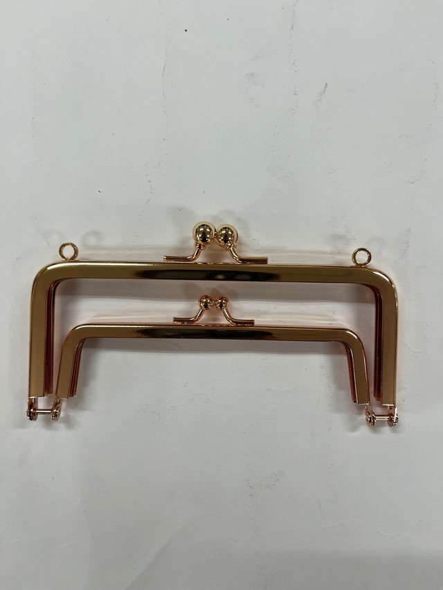 ４×１８親子(横約12.5㎝×高さ約5.5㎝)　８㎜丸玉　6㎜天両カン（ゴールド）