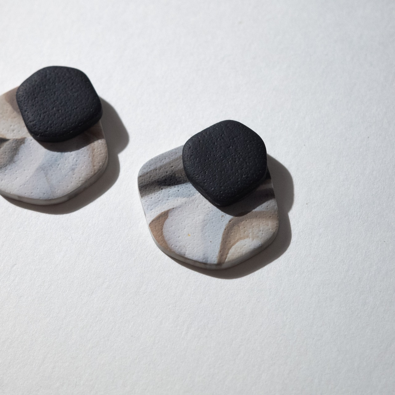 Matte : Black & Beige puddle