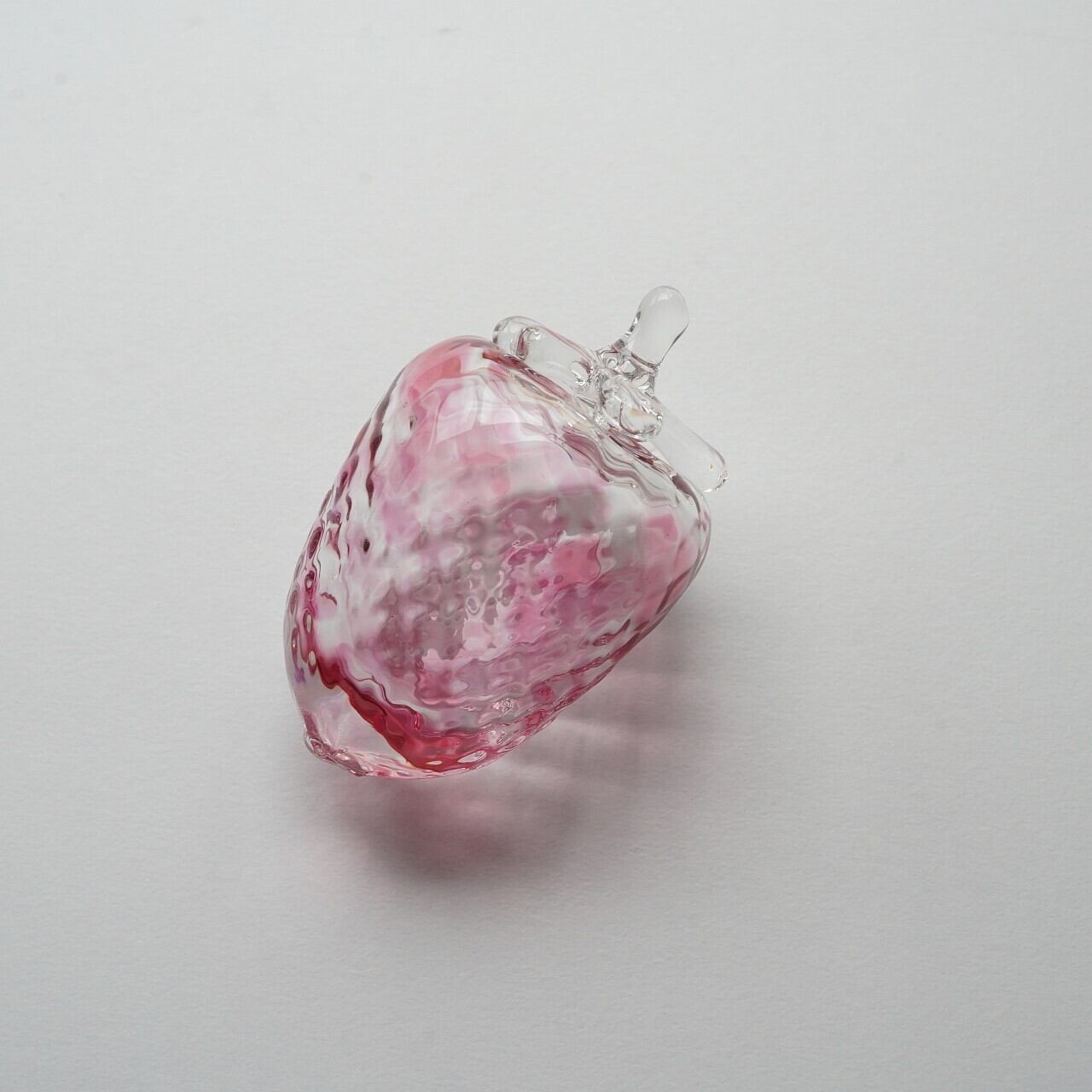 【真野美千代】ガラスのいちご ピンク へた透明 14-A