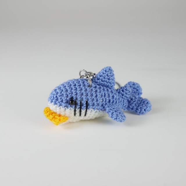 サメ　ブルー　編みぐるみストラップ