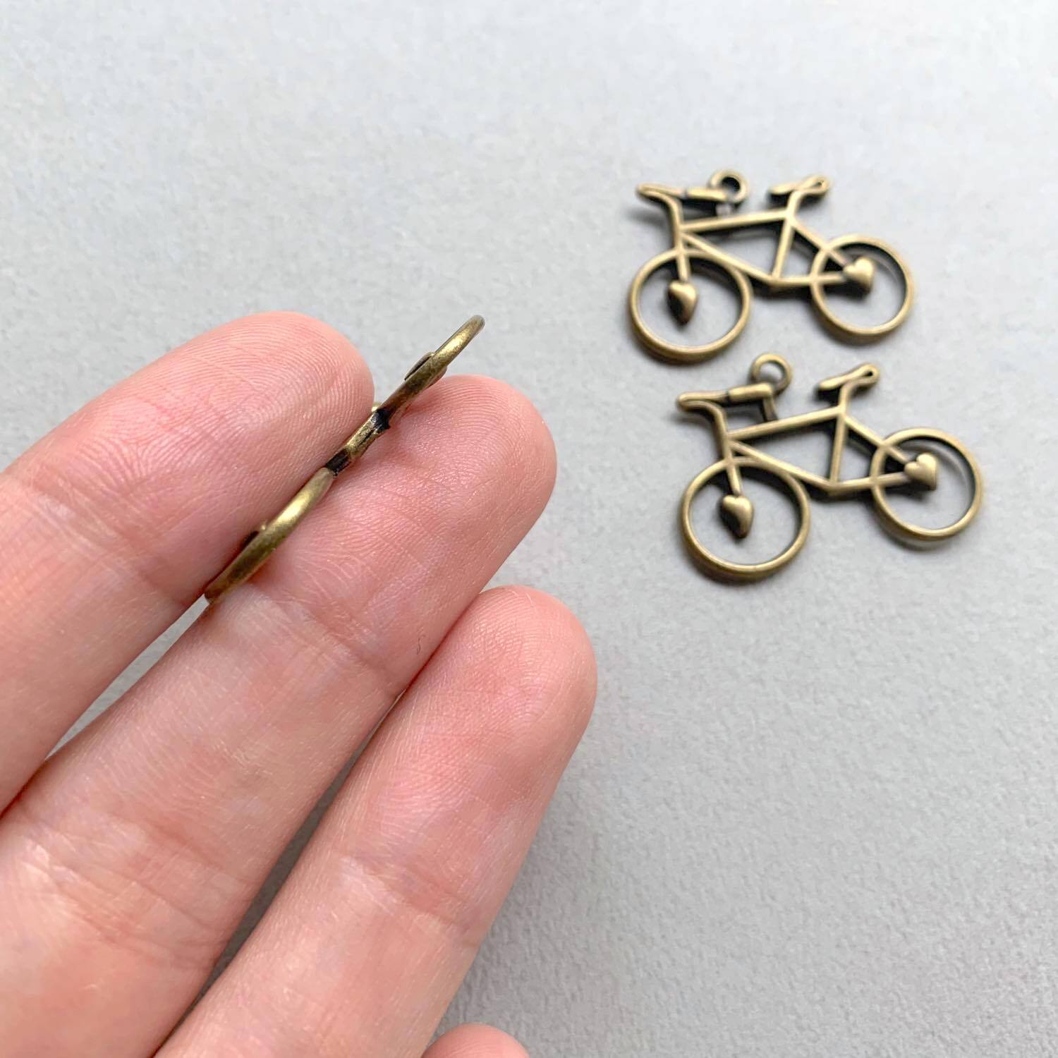 再入荷〉アンティーク風 自転車チャーム | Dua-アクセサリーパーツショップ