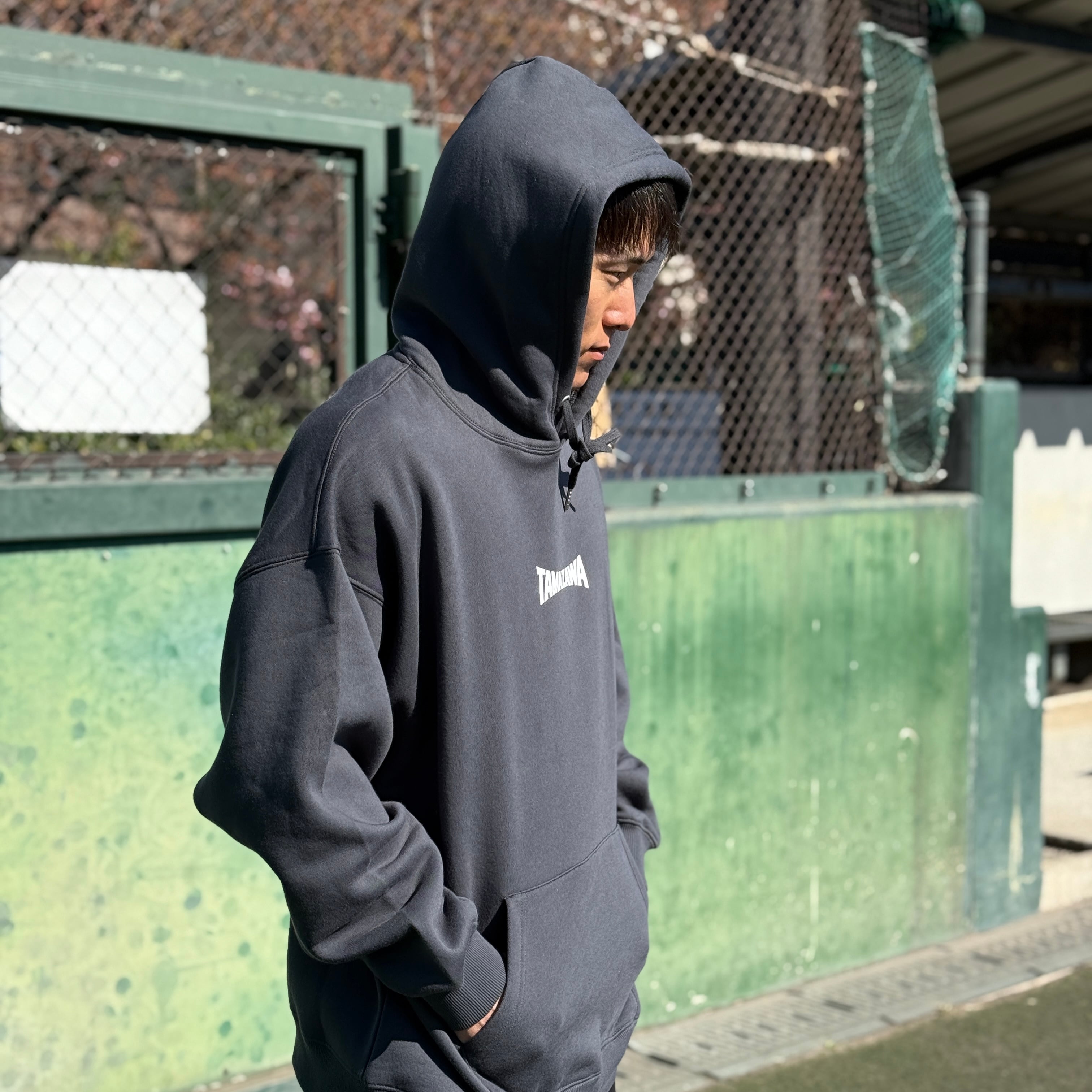 極美品✨PATOU サークルロゴ メダリオン クロップド パーカー モノグラム 玉澤 フロントロゴパーカー【TA-24AW01】（カラー：グレー/ブラック