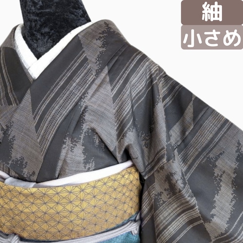 【着姿が洗練する】本場泥大島紬 正絹 袷 幾何絣柄 茶系ワントーン 丈160.5裄63