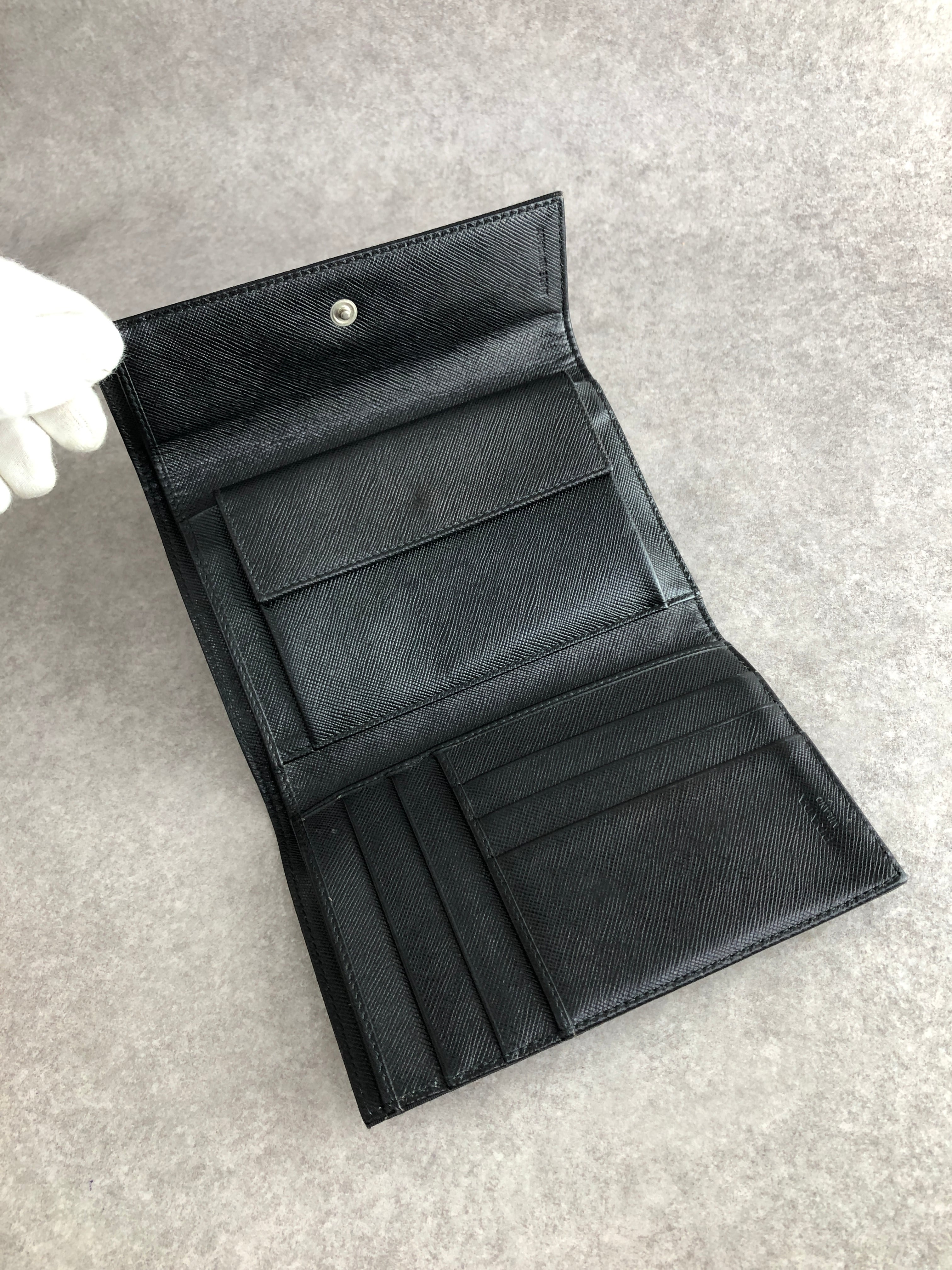 PRADA プラダ 財布 ブラック トライアングルロゴ ナイロン 3つ折り