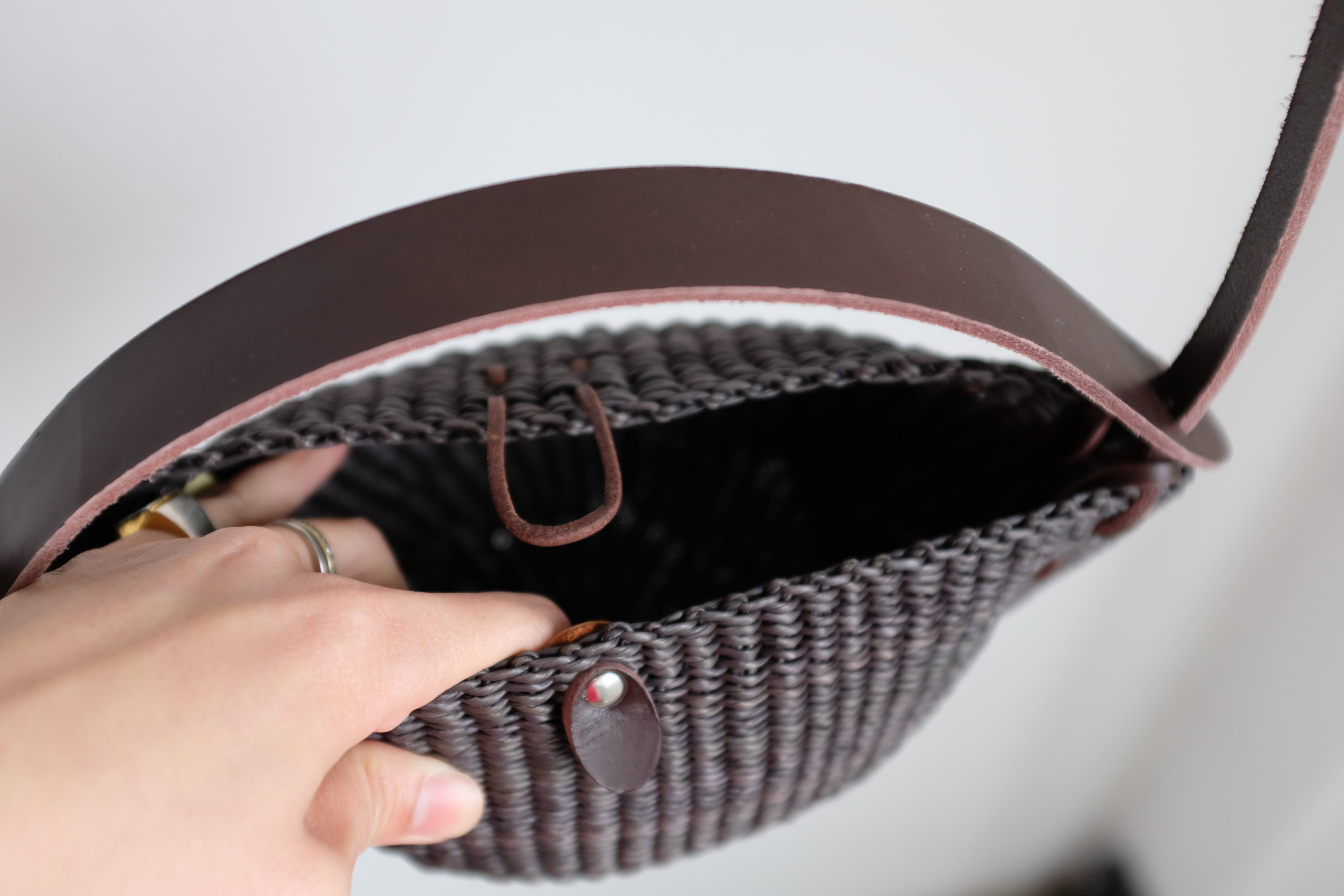 Ines Bressand]N.33S SMALL WALNUT SHOULDER BAG | YES-姫路の美容院と