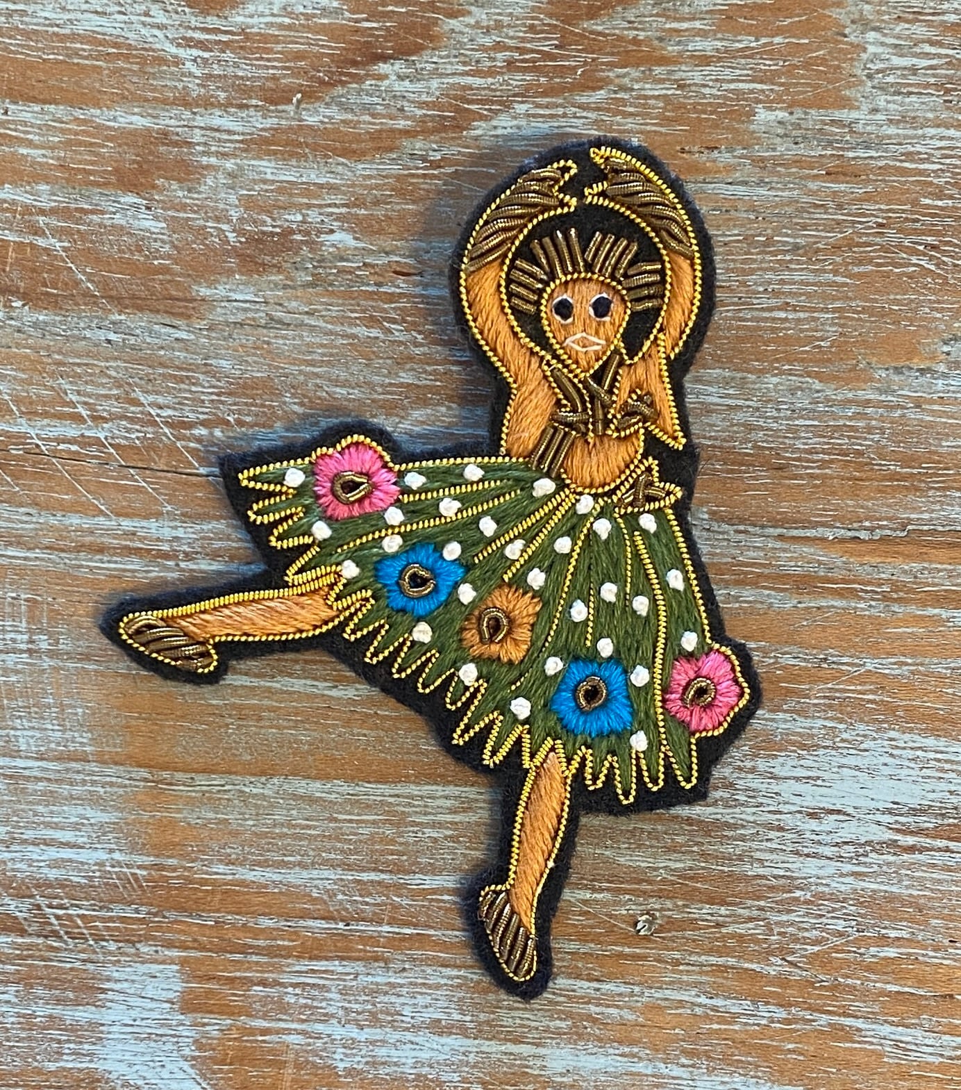 Vanilla : ザルドジ刺繍ブローチ ダンスドール / Zardozi Embroidery