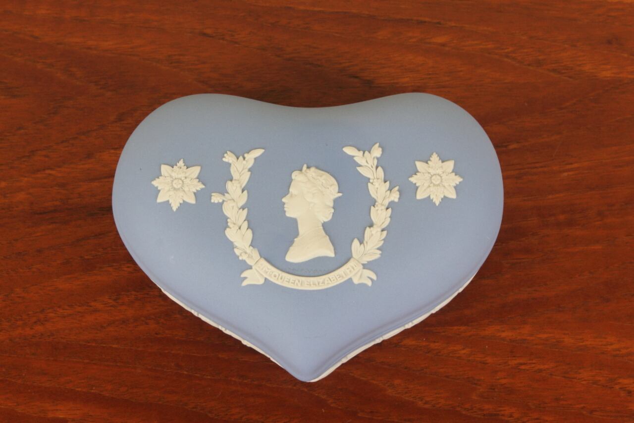 ウェッジウッド ジャスパー 小物入れ ハートボックス ペールブルー エリザベス女王 WEDGWOOD イギリス | epoca ウェッジウッド ジャスパー 小物入れ ハートボックス ペールブルー エリザベス女王 WEDGWOOD イギリス | epoca