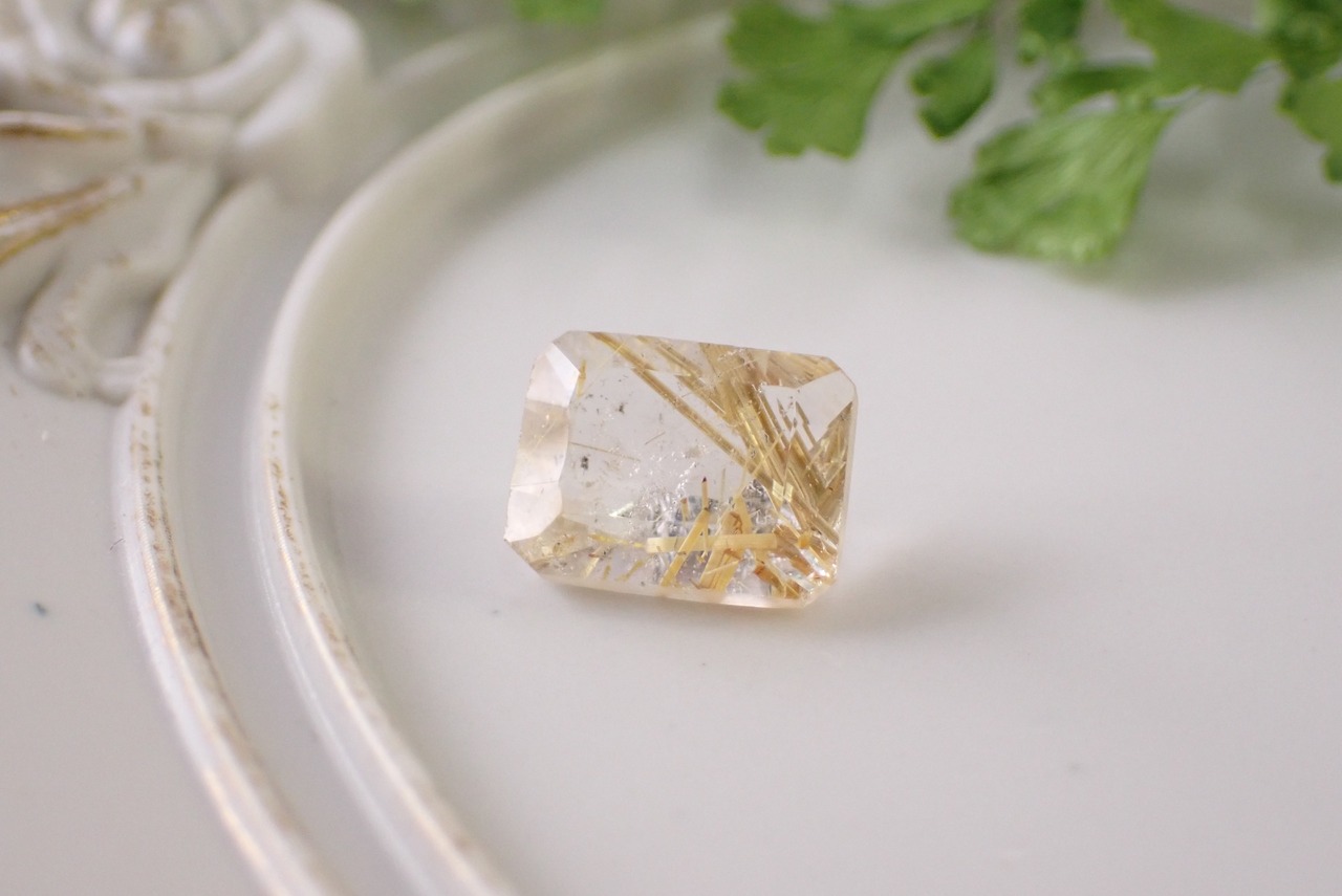 ルチルクォーツ(コンケーブカット)　2.79ct　[C7‐152]
