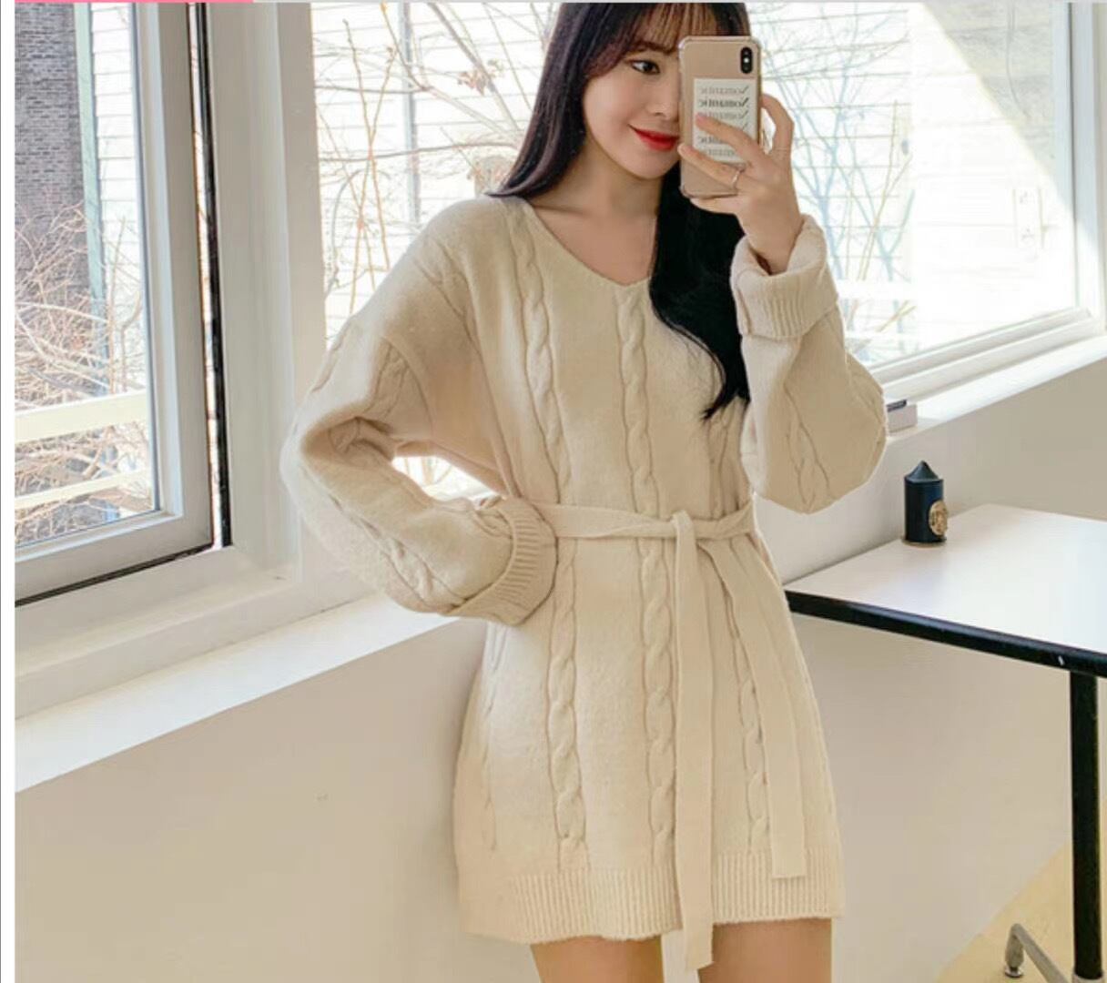 Uネックケーブル編みニット