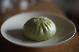 蓮蓉餡青饅頭（青団風中華まん） 鹿児島産小麦若葉・武夷山産蓮の実使用　1個　☆4月12日㈮発送