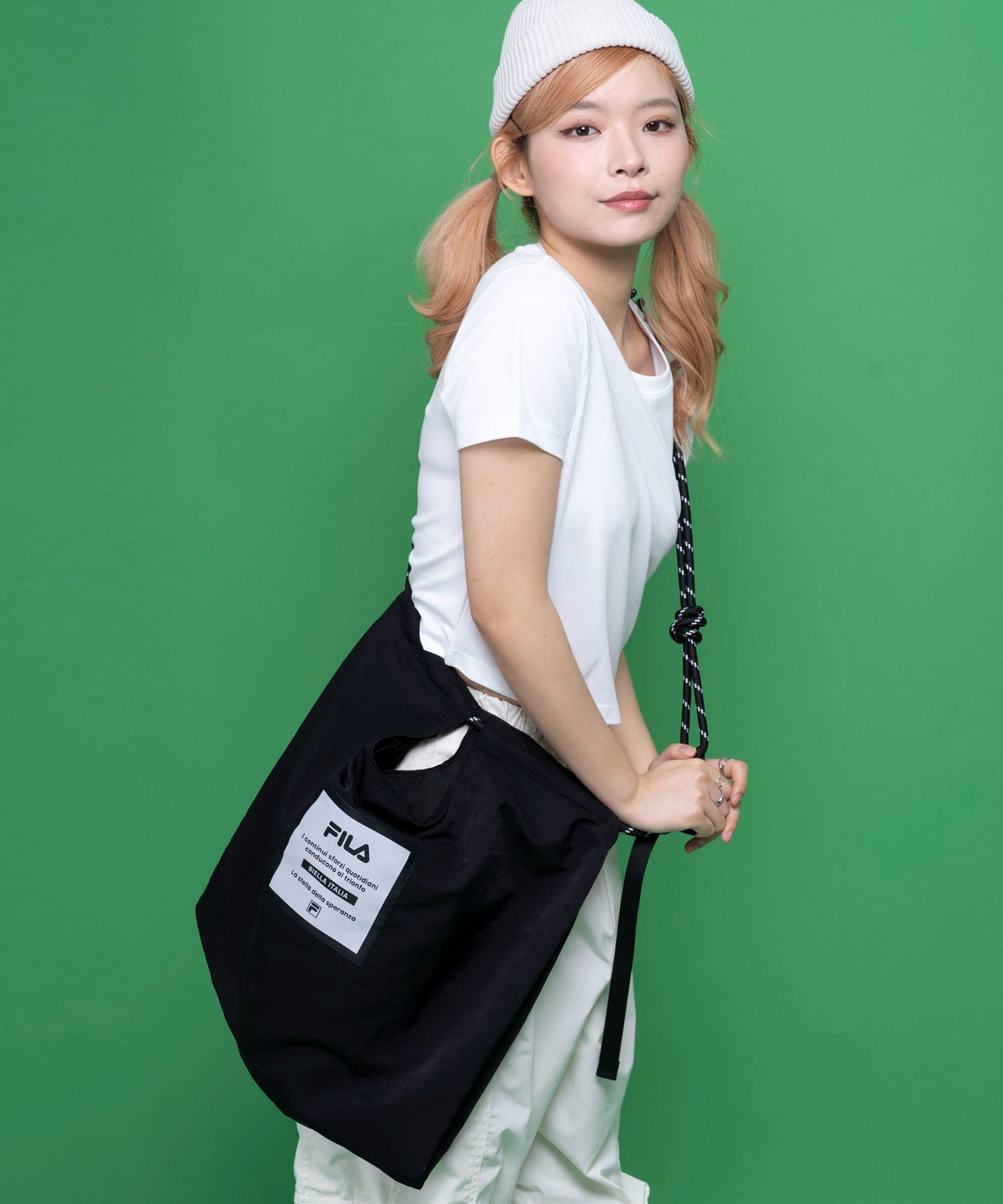 ユニセックス向けのブランドをメインにした、カジュアルな洋服や服飾