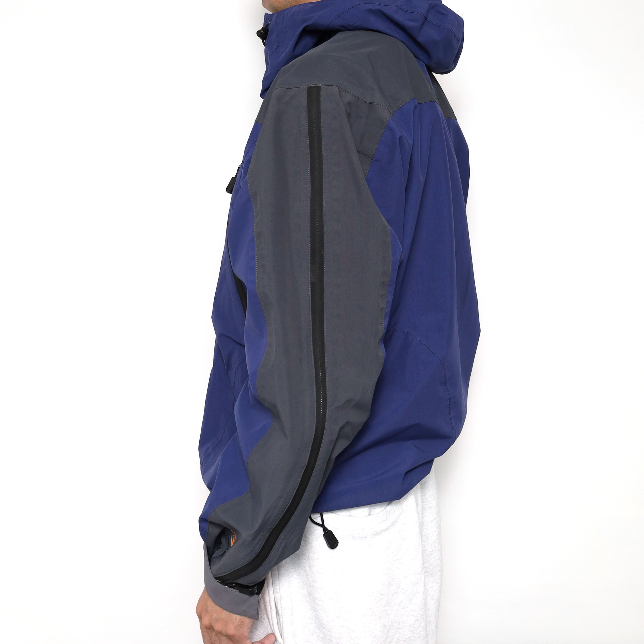 Moonstone Gore-Tex Jacket | noverlap Moonstone Gore-Tex Jacket | noverlap