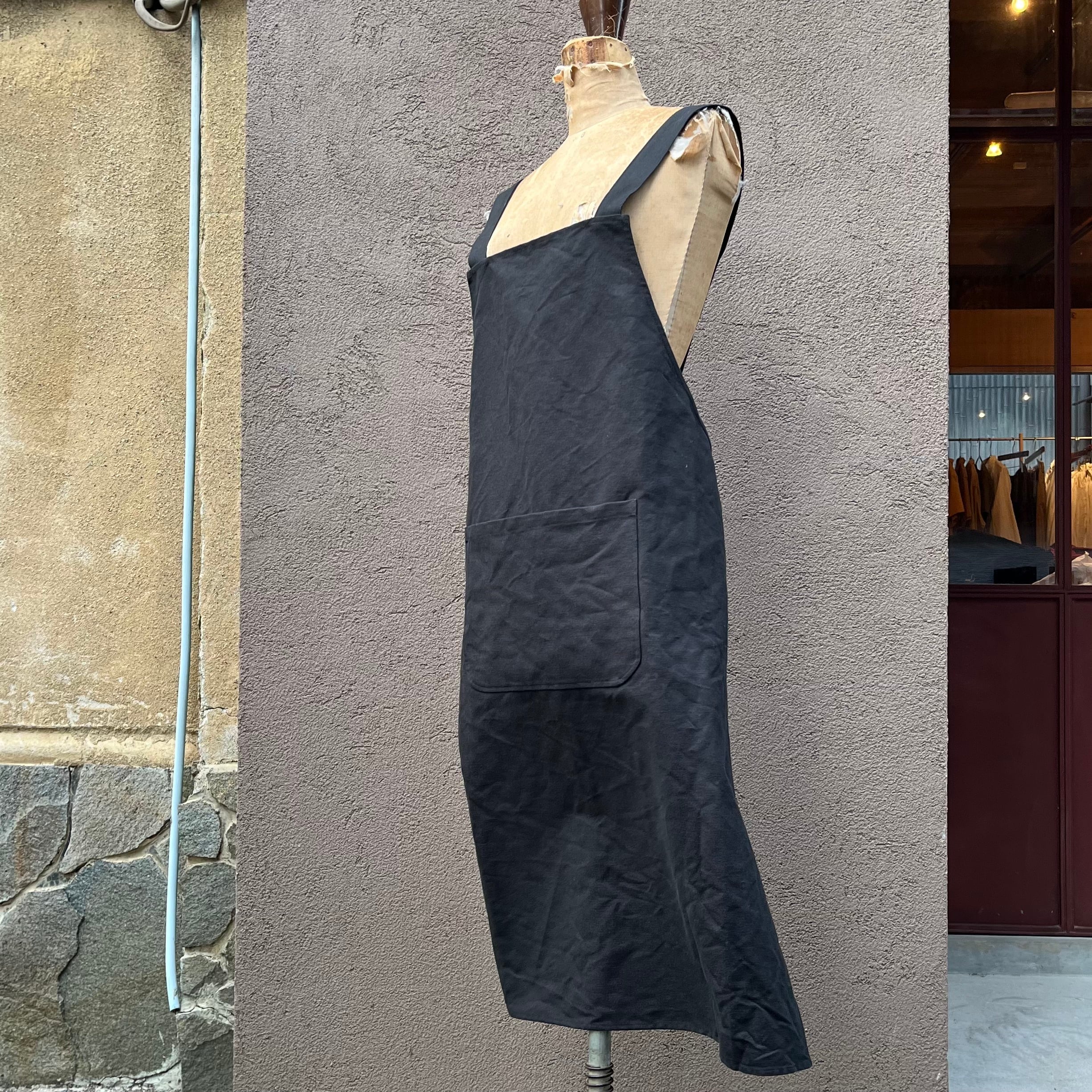 YAECA / ヤエカ WRITE コットンリネン エプロン KUSAKI KUSAKI D NAVY