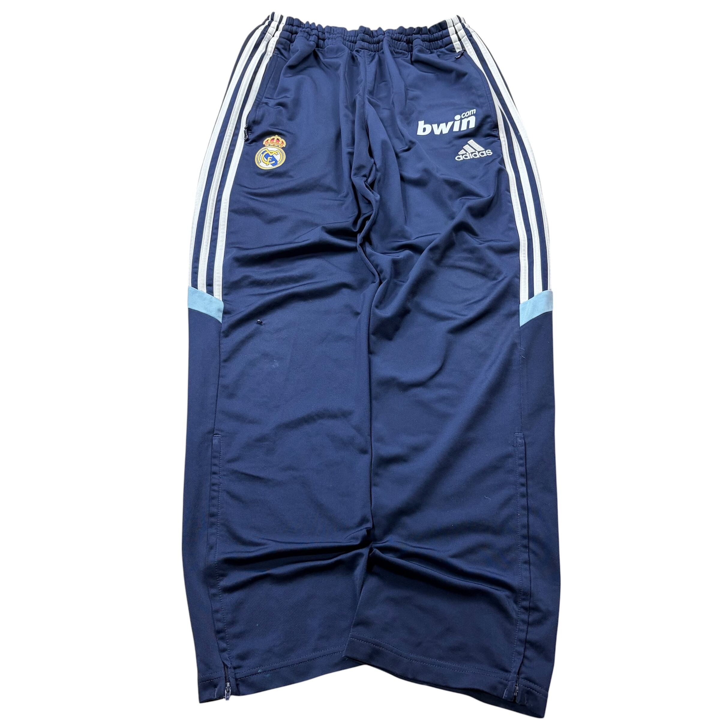 【着画あり】 レアル・マドリード トラックパンツ XOサイズ 着画あり】adidas レアル・マドリード トラックパンツ XOサイズ | 陰