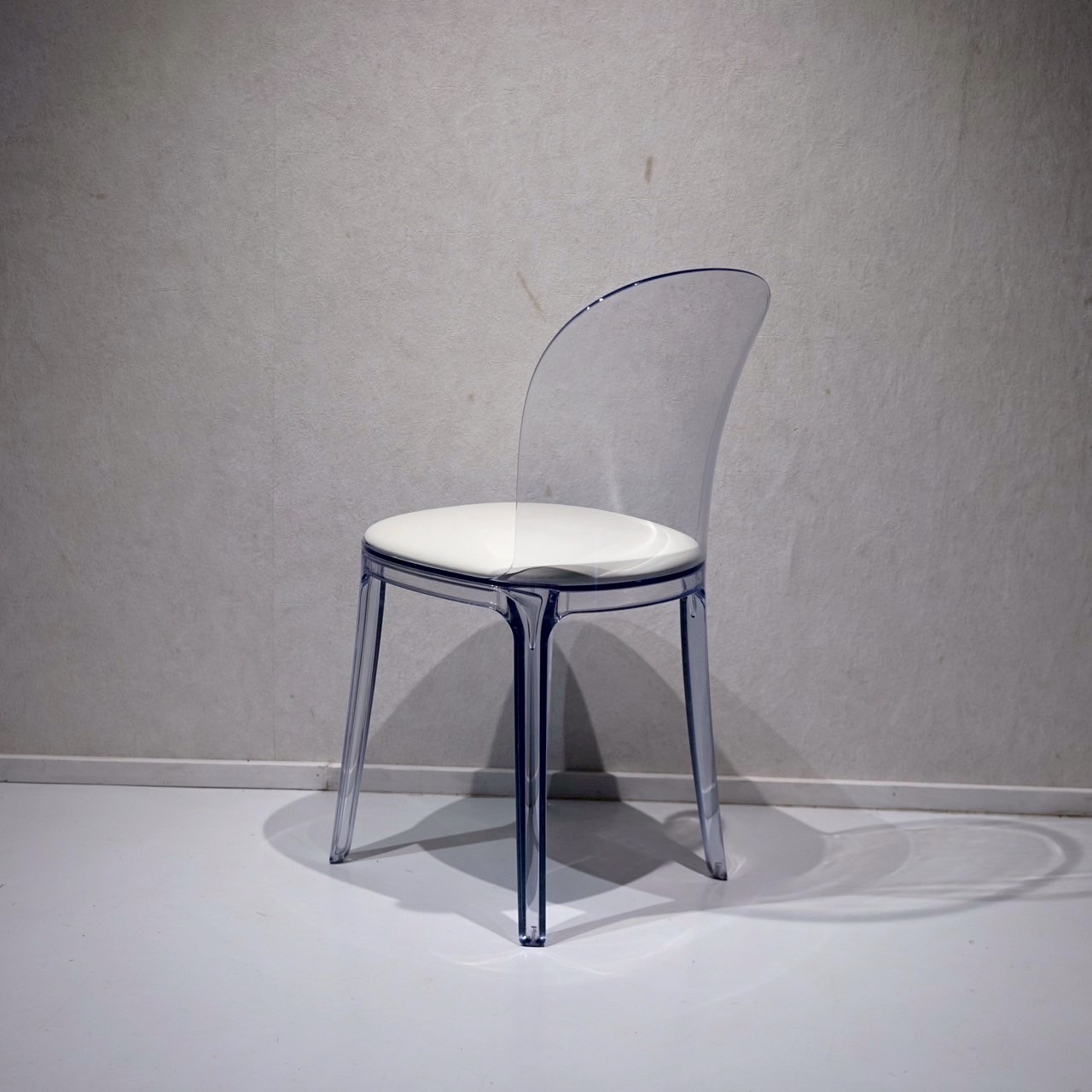 マジス MAGIS ヴァニティーチェア VANITY CHAIR ダイニングチェア アームレス チェア 椅子 イタリア製 モダン 韓国インテリア ミニマル コンテンポラリー