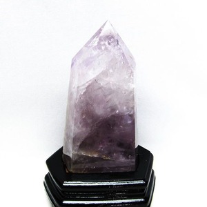 1Kg アメジスト 六角柱 台座付属 虹入り 一点物  152-1686