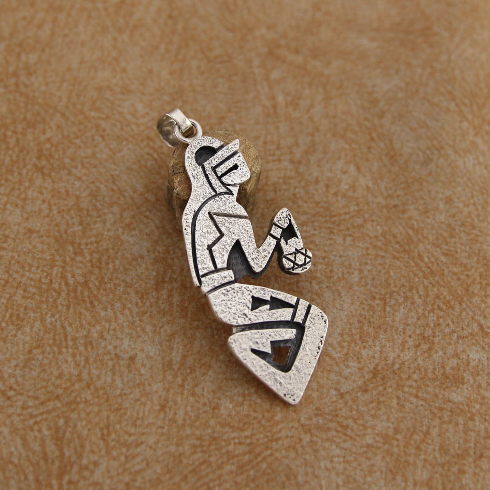 ホピ族 Roy Talahaftewa 作 シルバーペンダント#07 インディアン